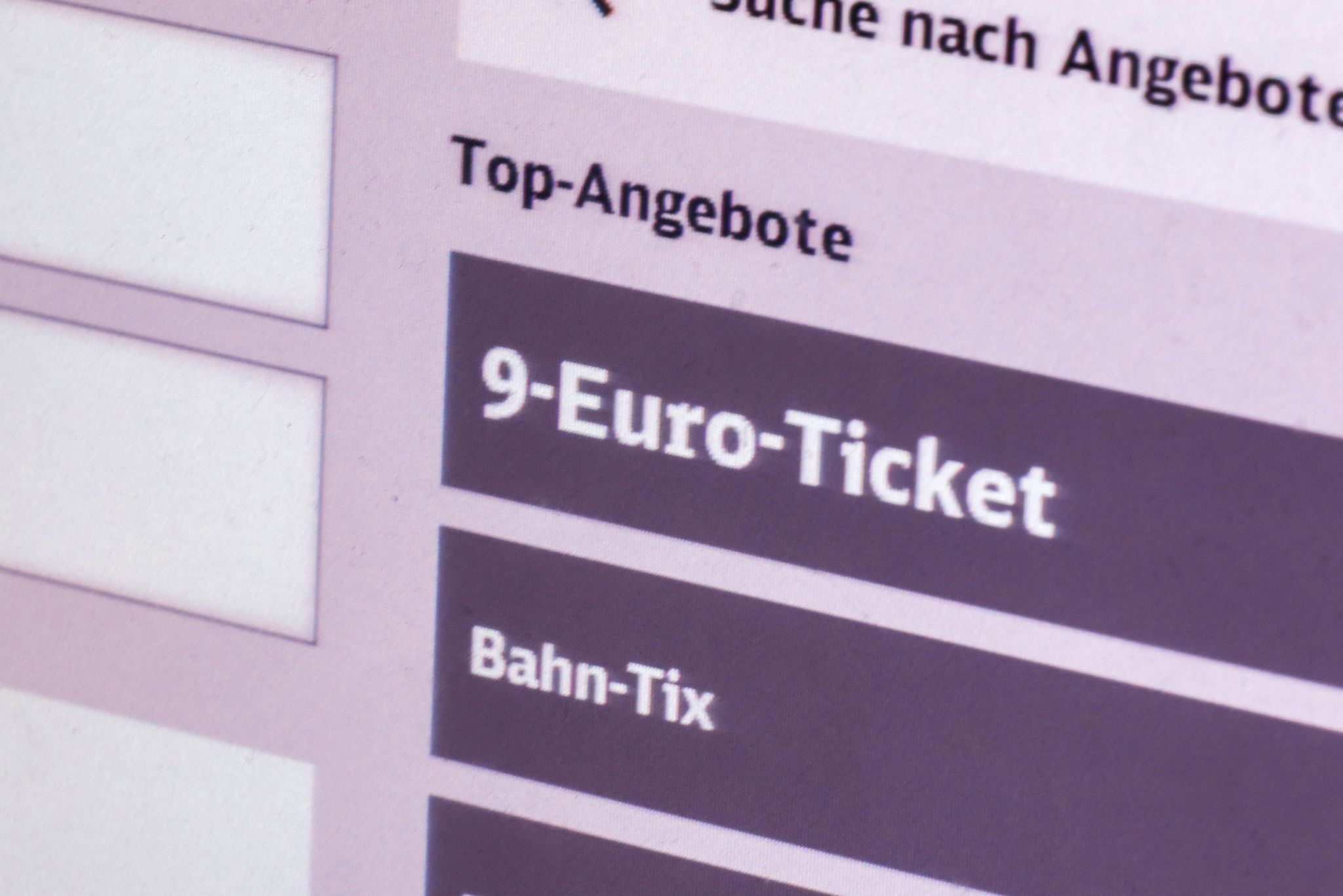 9-Euro-Ticket und Spritsteuersenkung ab sofort gültig