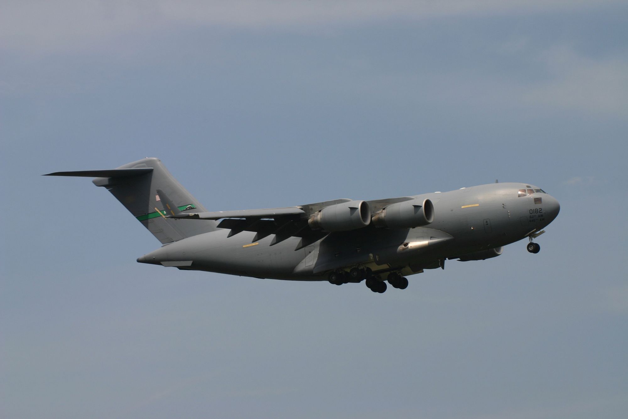 Fußball-Nationalspieler stirbt bei Sturz aus Flugzeug