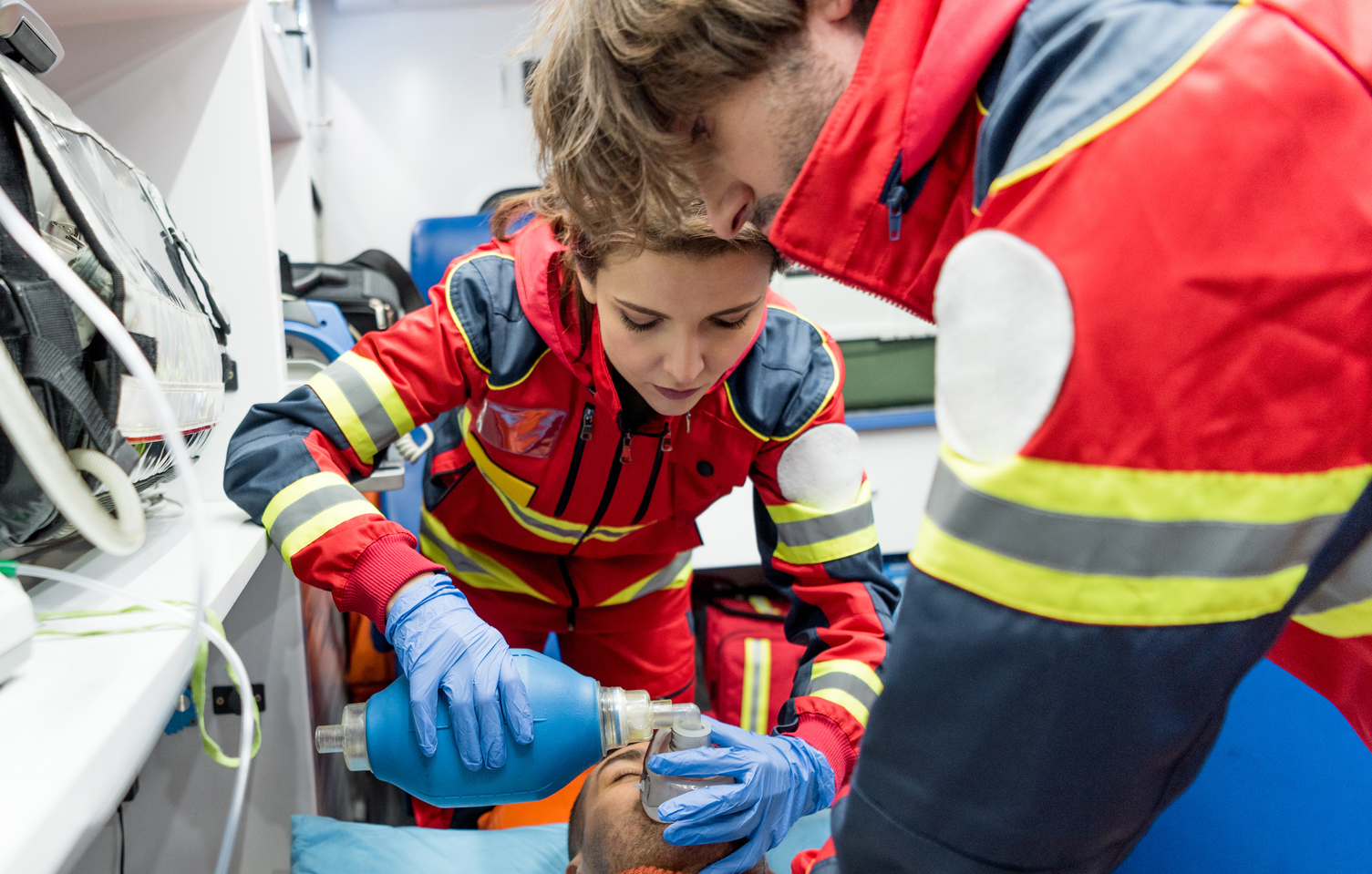 Fußballer drohte zu ersticken: Mitspieler retten Leben