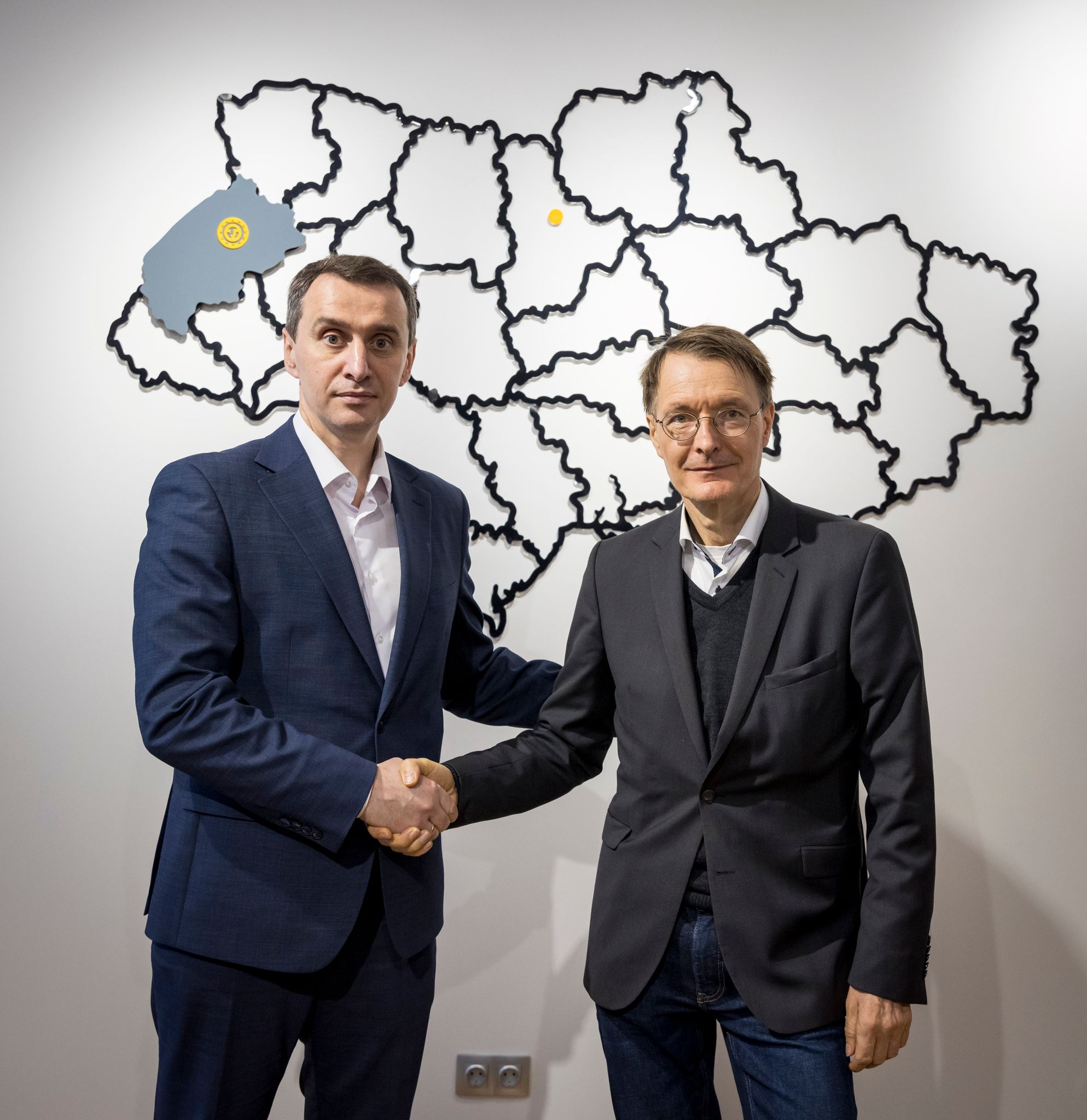 Lauterbach in der Ukraine: Medizin-Hilfe für Schwerverletzte