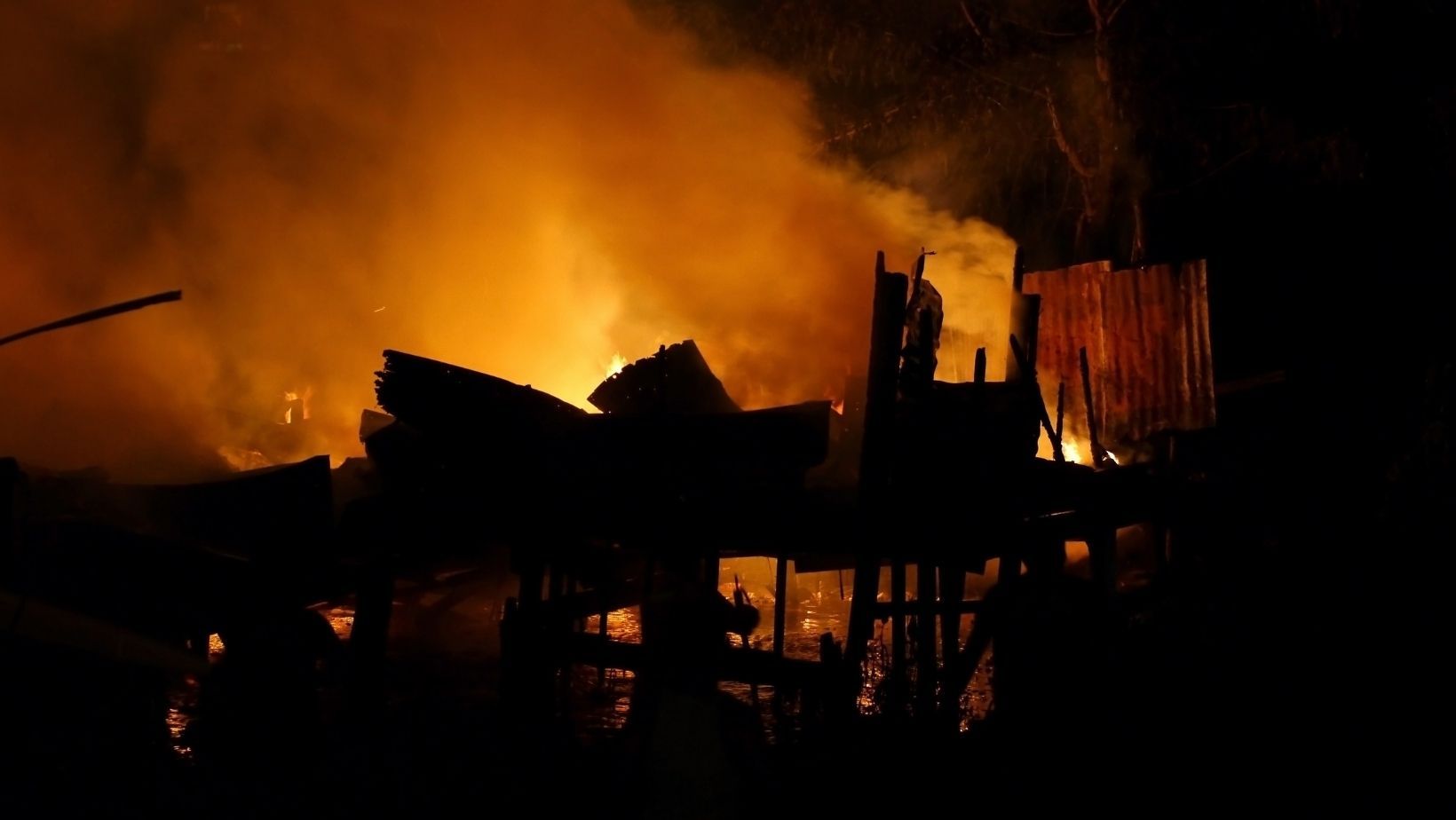 Großbrand in Apple-Fabrik – 8 Tote
