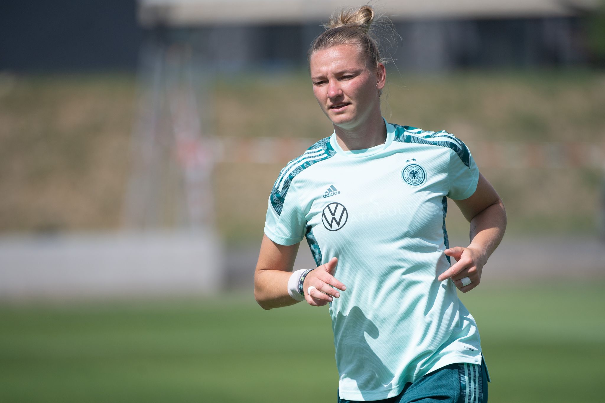 DFB-Kapitänin Popp nach Corona-Infektion wieder dabei