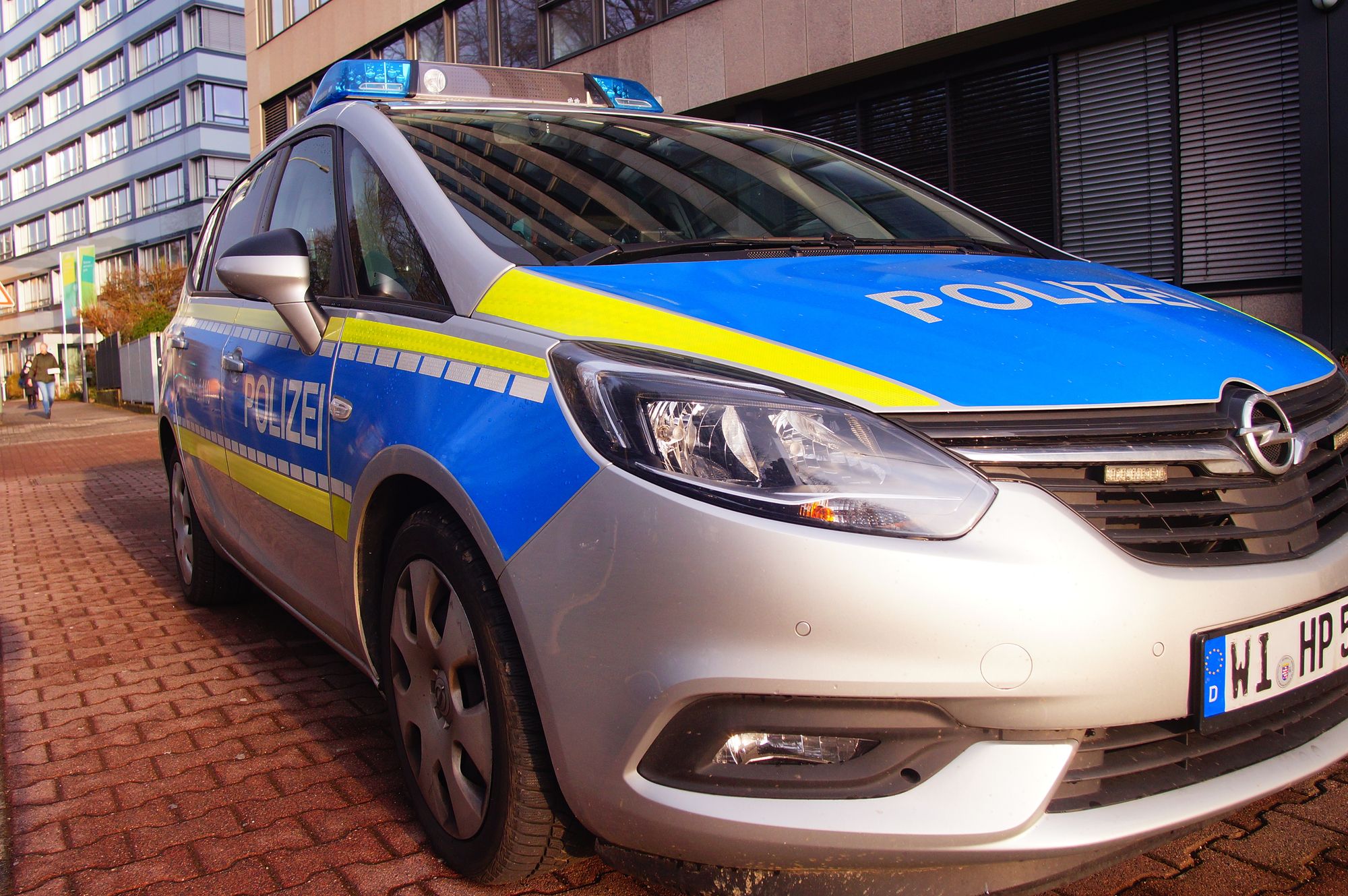 Hessen: Großeinsatz – Mann greift SEK-Beamte an