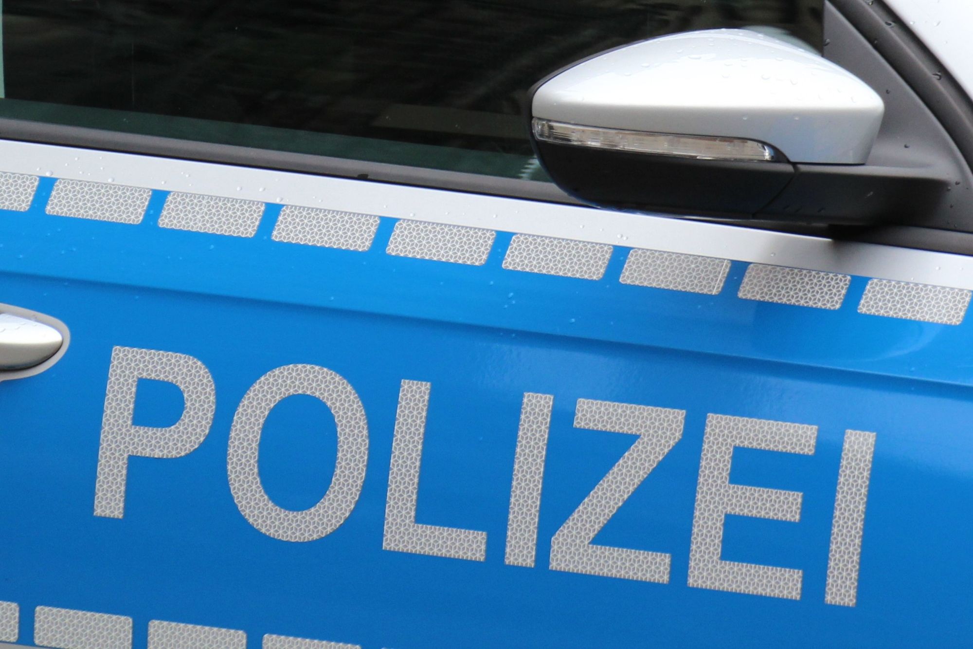 Hessen:  Junge Frau in Regionalbahn sexuell belästigt