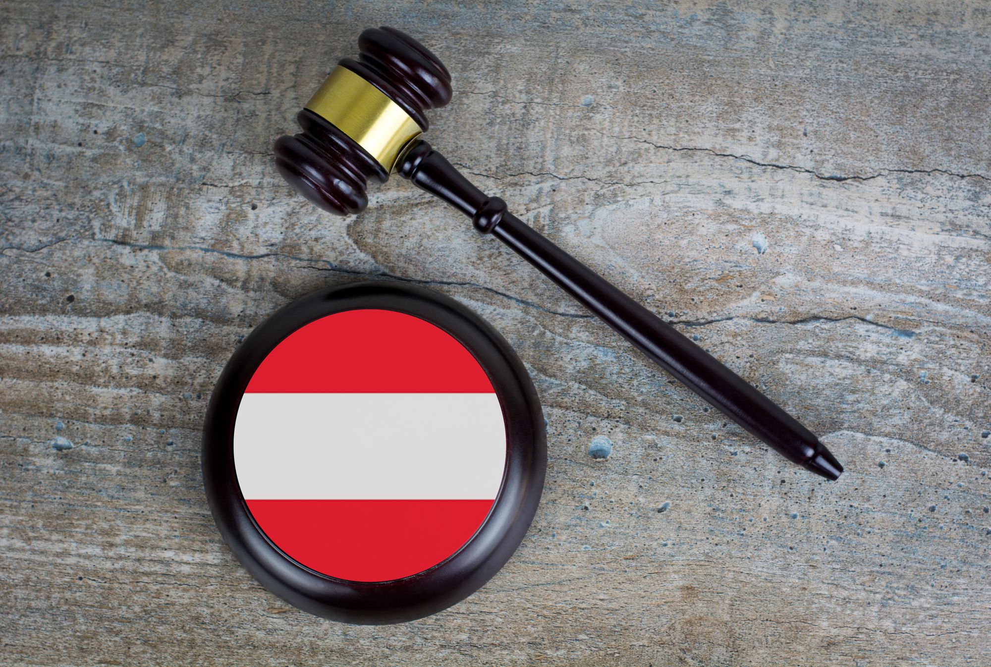 Infizierte verletzte Corona-Maßnahmen: 6 Monate Haft & 800 Geldstrafe