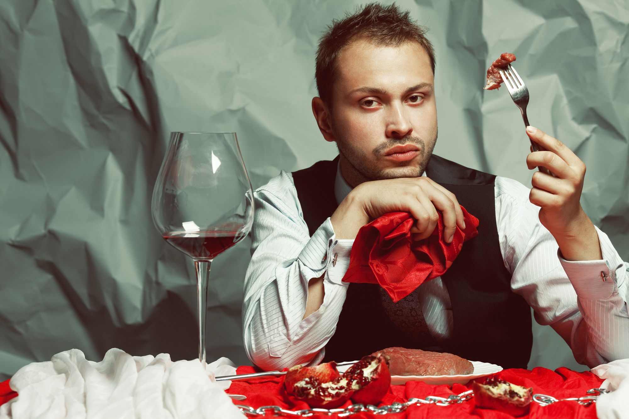 Kannibale köpft Jungen