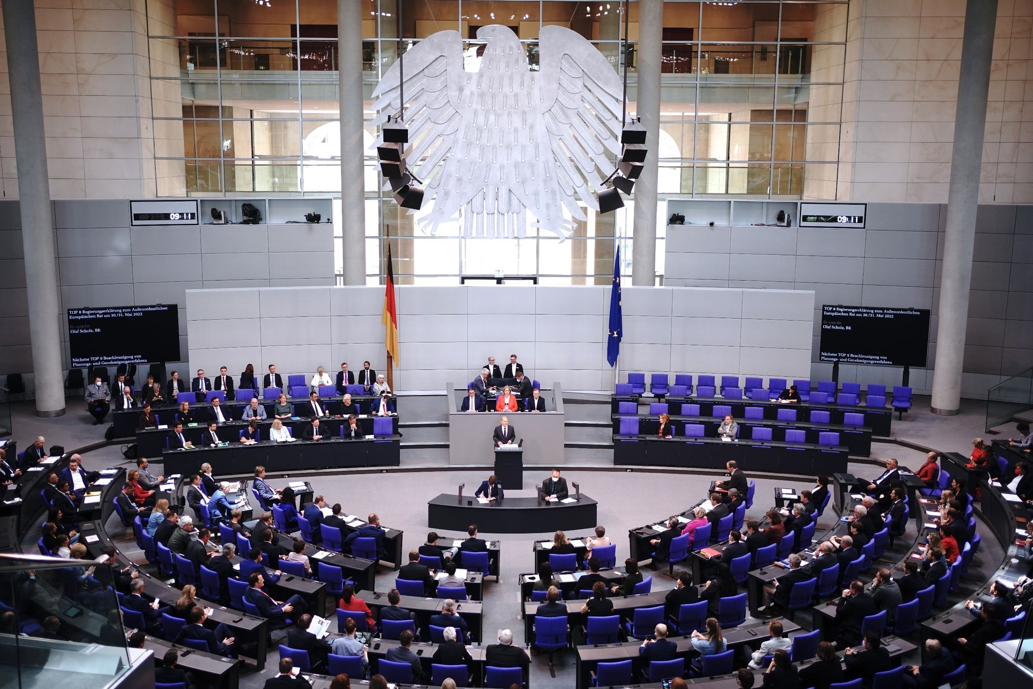 Bundestag zieht Zwischenbilanz der Zeitenwende