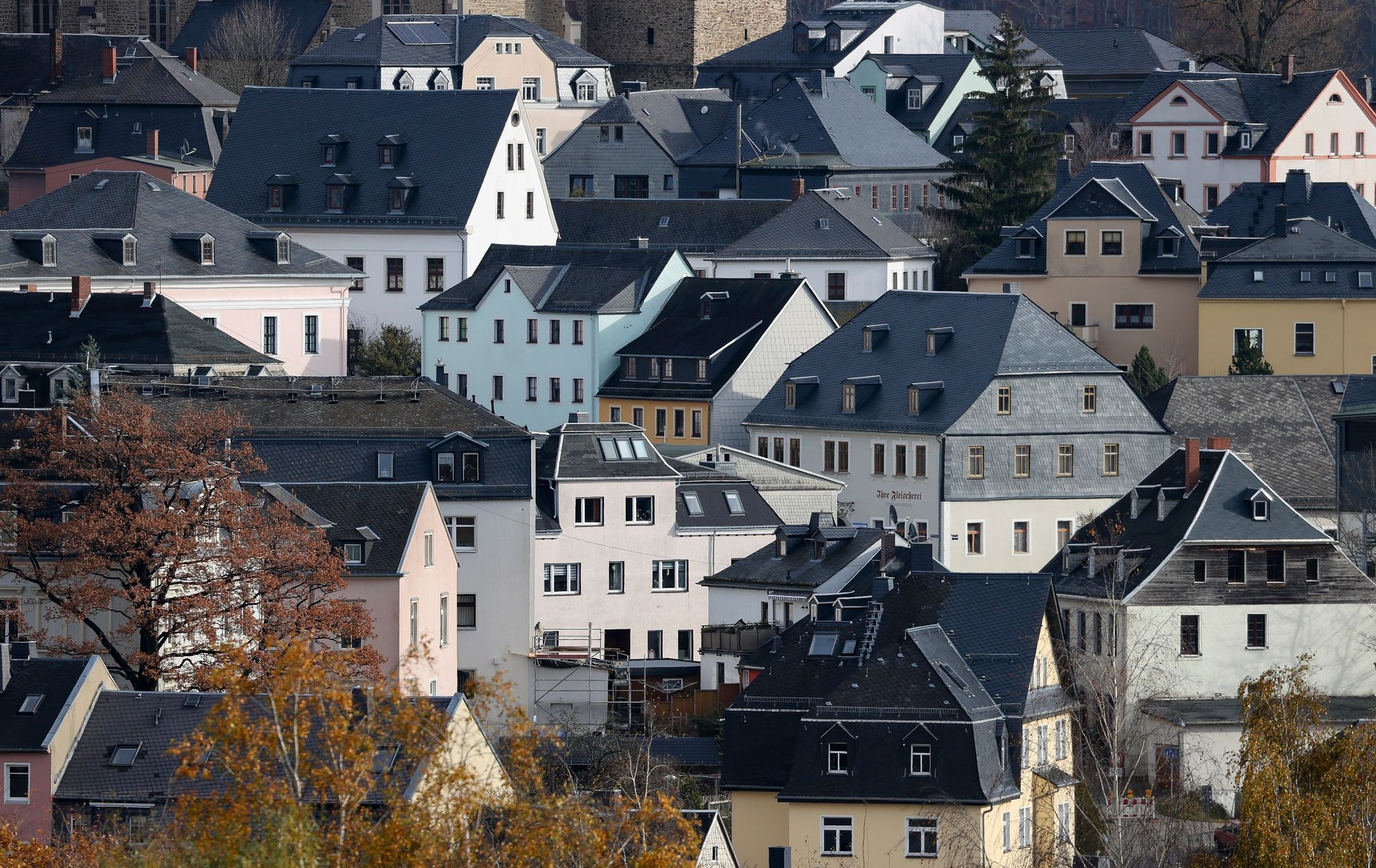 Wohnimmobilien verteuern sich erneut um über zehn Prozent