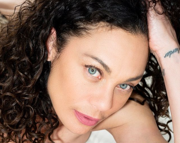 Lilly Becker mit oben ohne Urlaubsgrüßen aus Ibiza