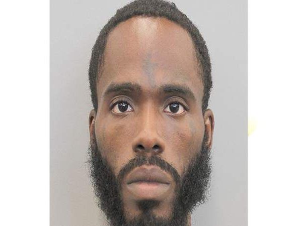 Mann tötet Familie – ein Kind (10) stellt sich tot und überlebt