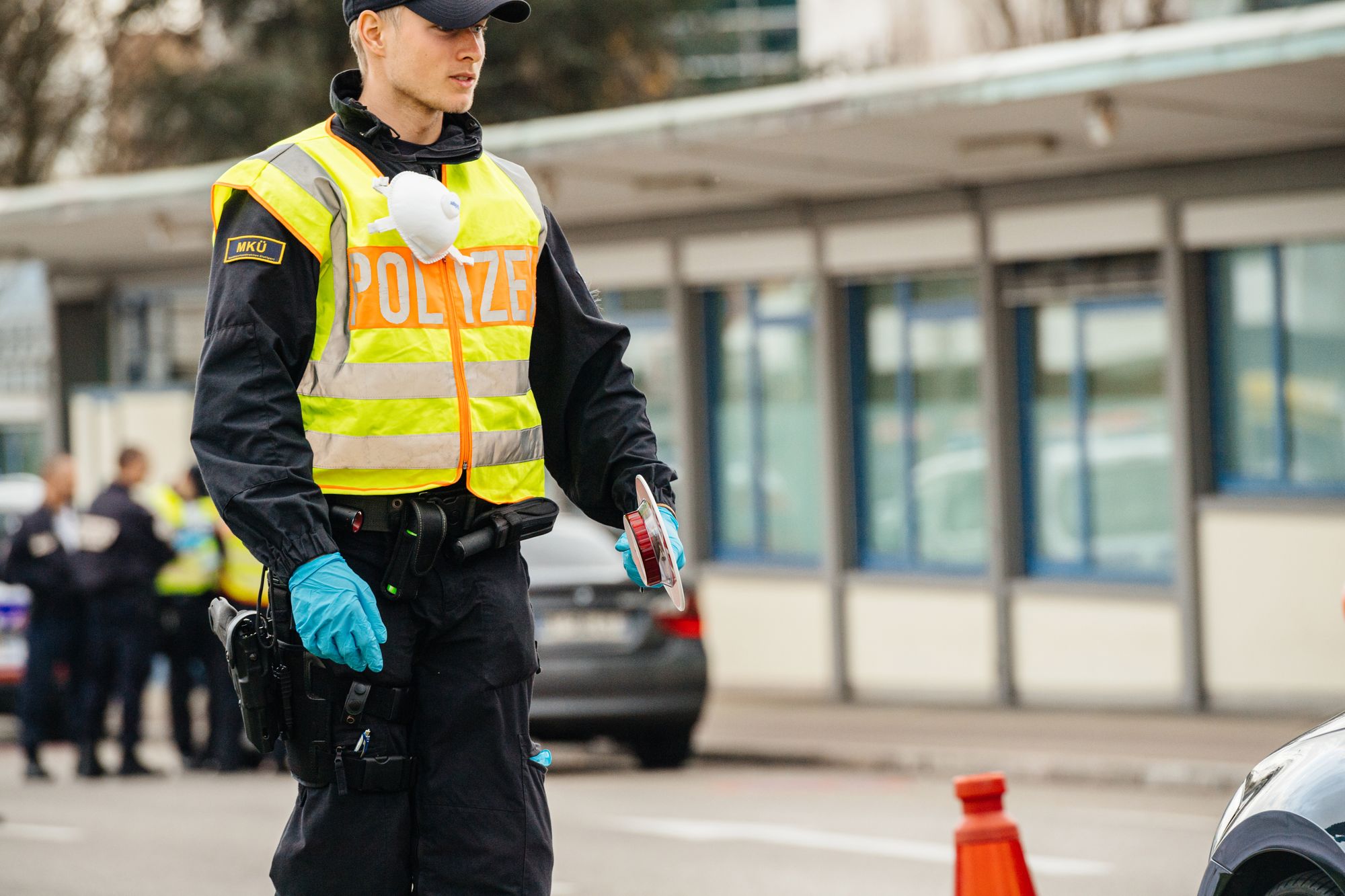 Maskenmuffel löst Einsatz der Bundespolizei im ICE aus – Hausfriedensbruch