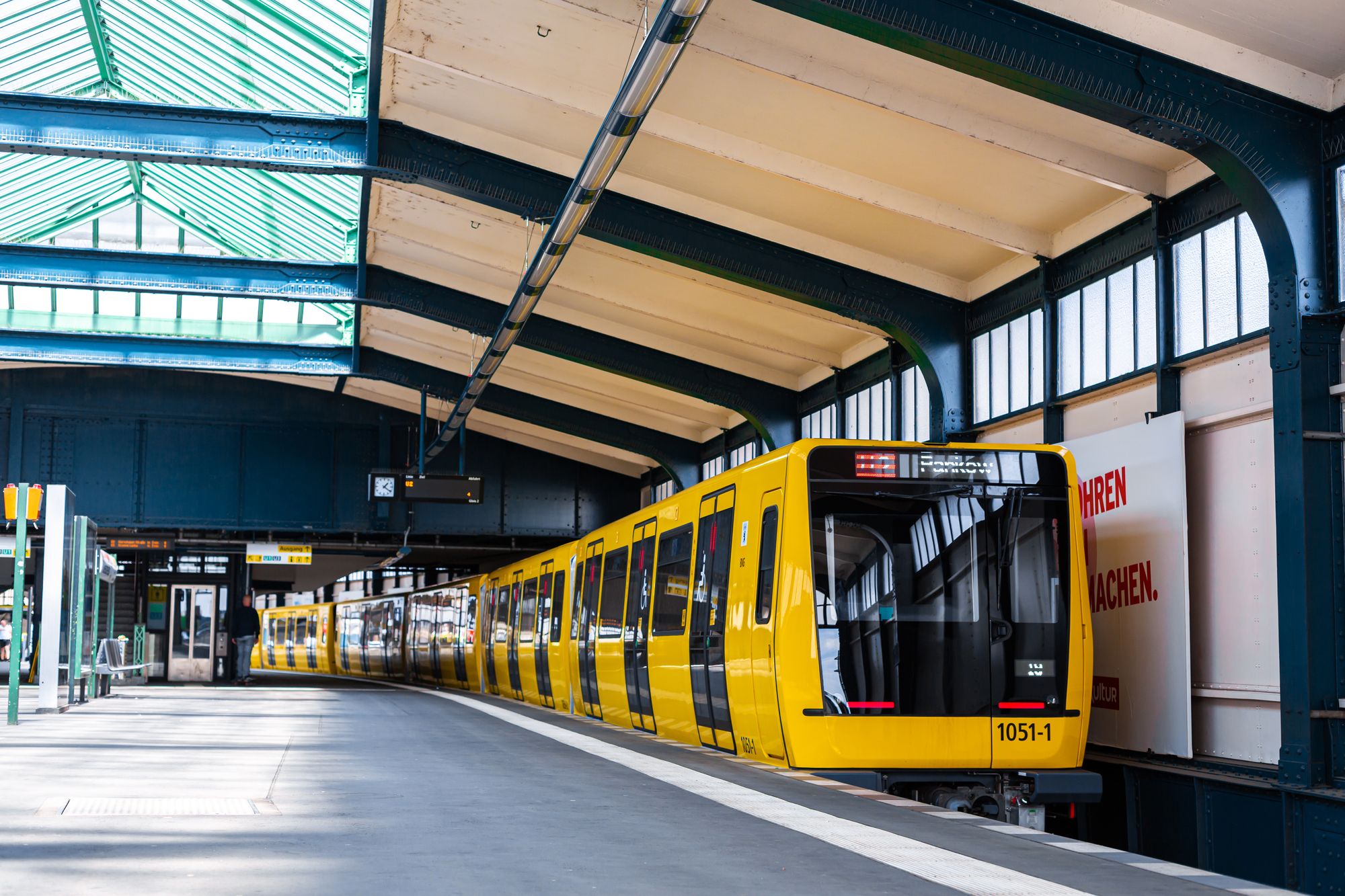 Maskenverweigerin attackiert U-Bahn-Fahrgäste