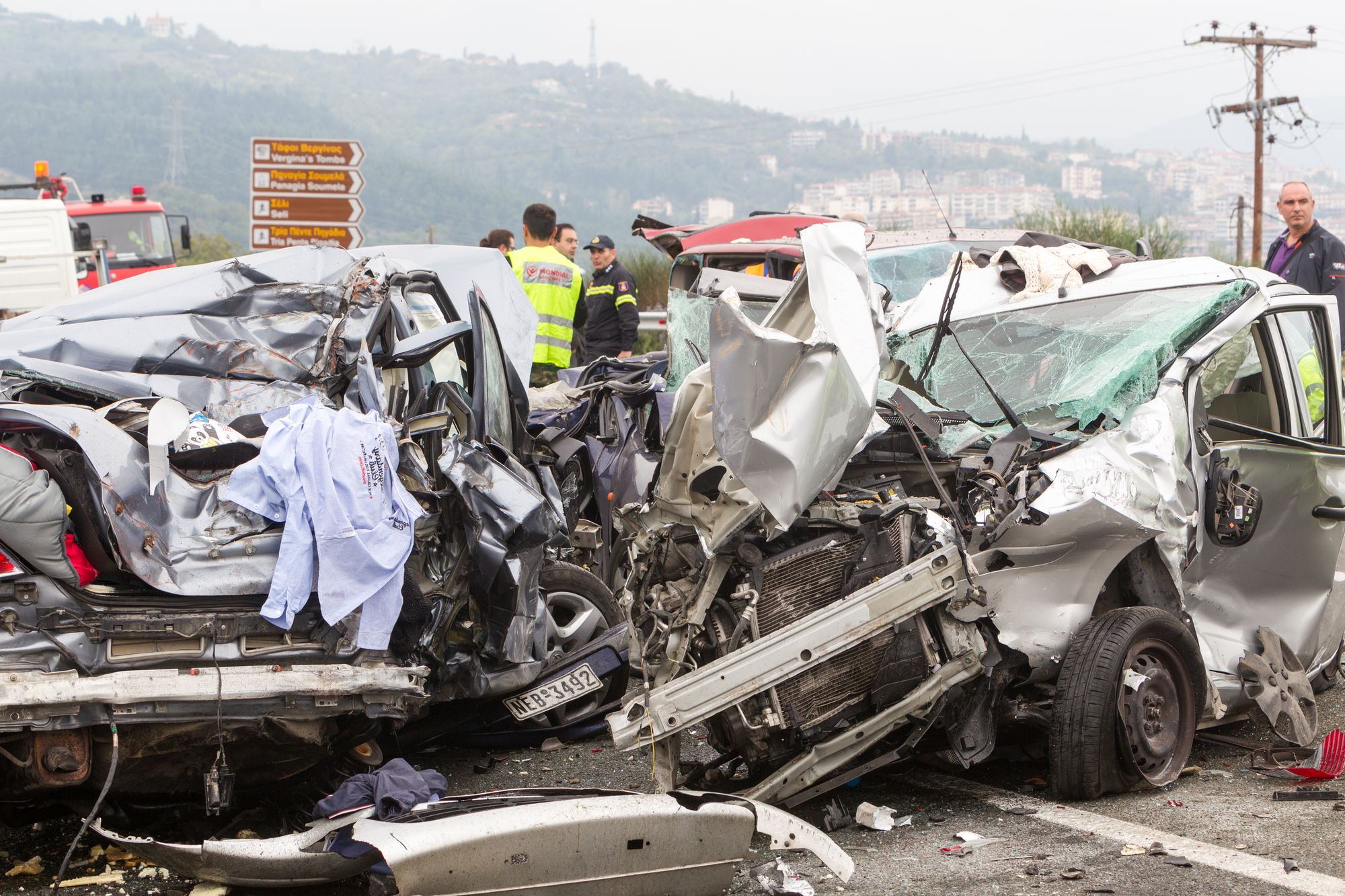 Massive Schäden: LKW gerät außer Kontrolle!