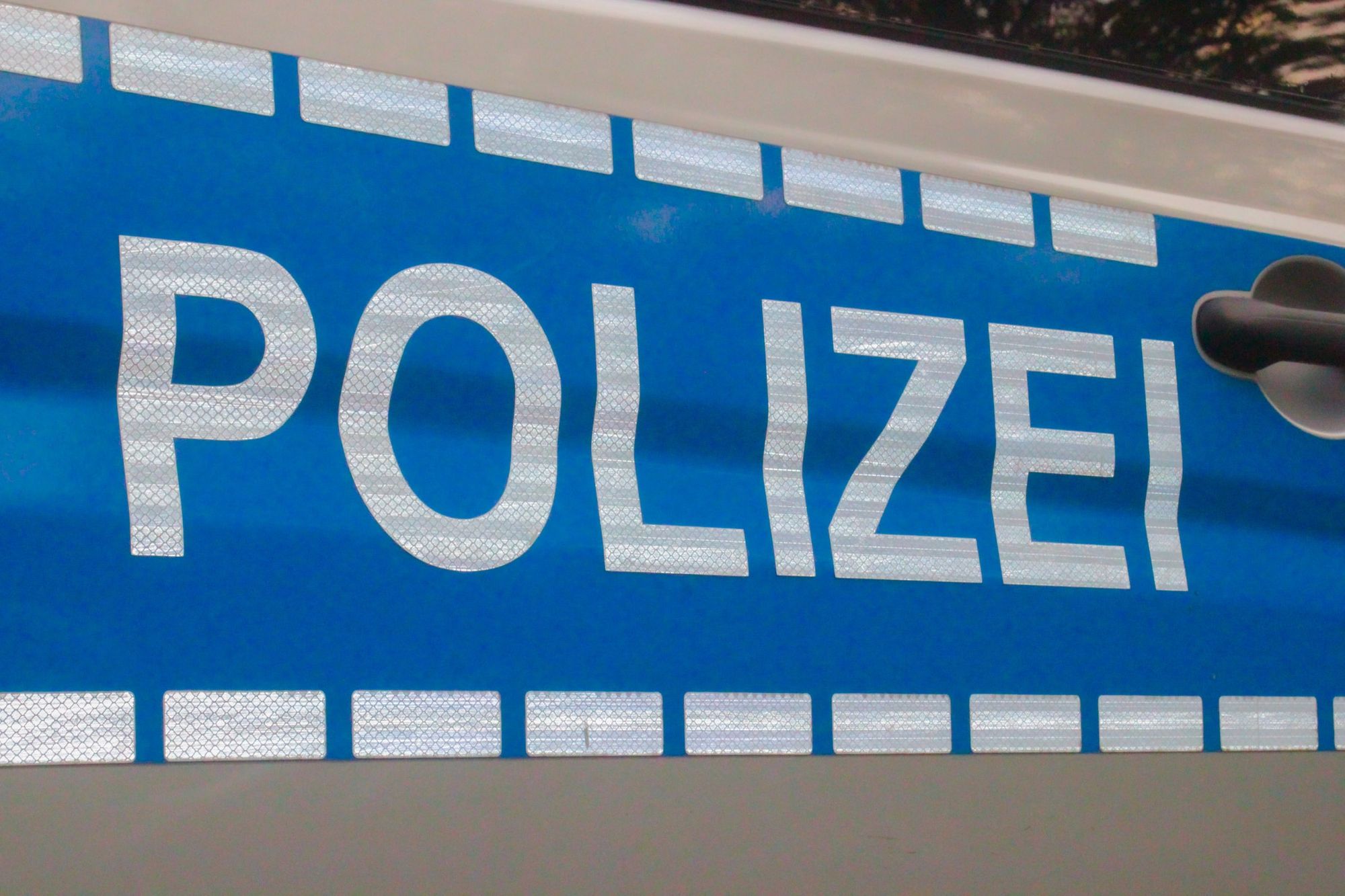 Mecklenburg-Vorpommern: PKW geriet auf Autobahn in Brand
