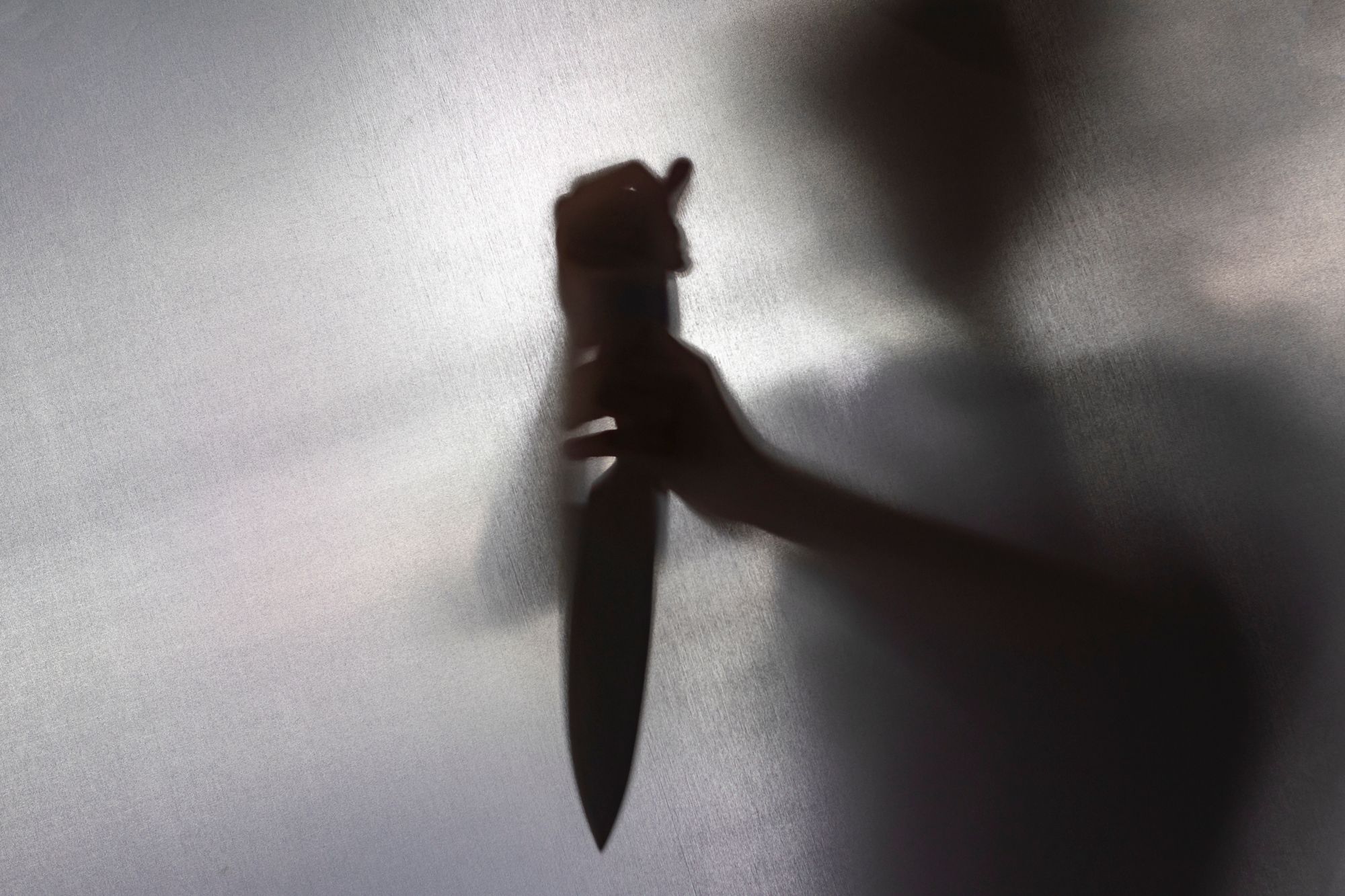 NRW: 25-Jährige attackiert schlafenden Freund mit Messer