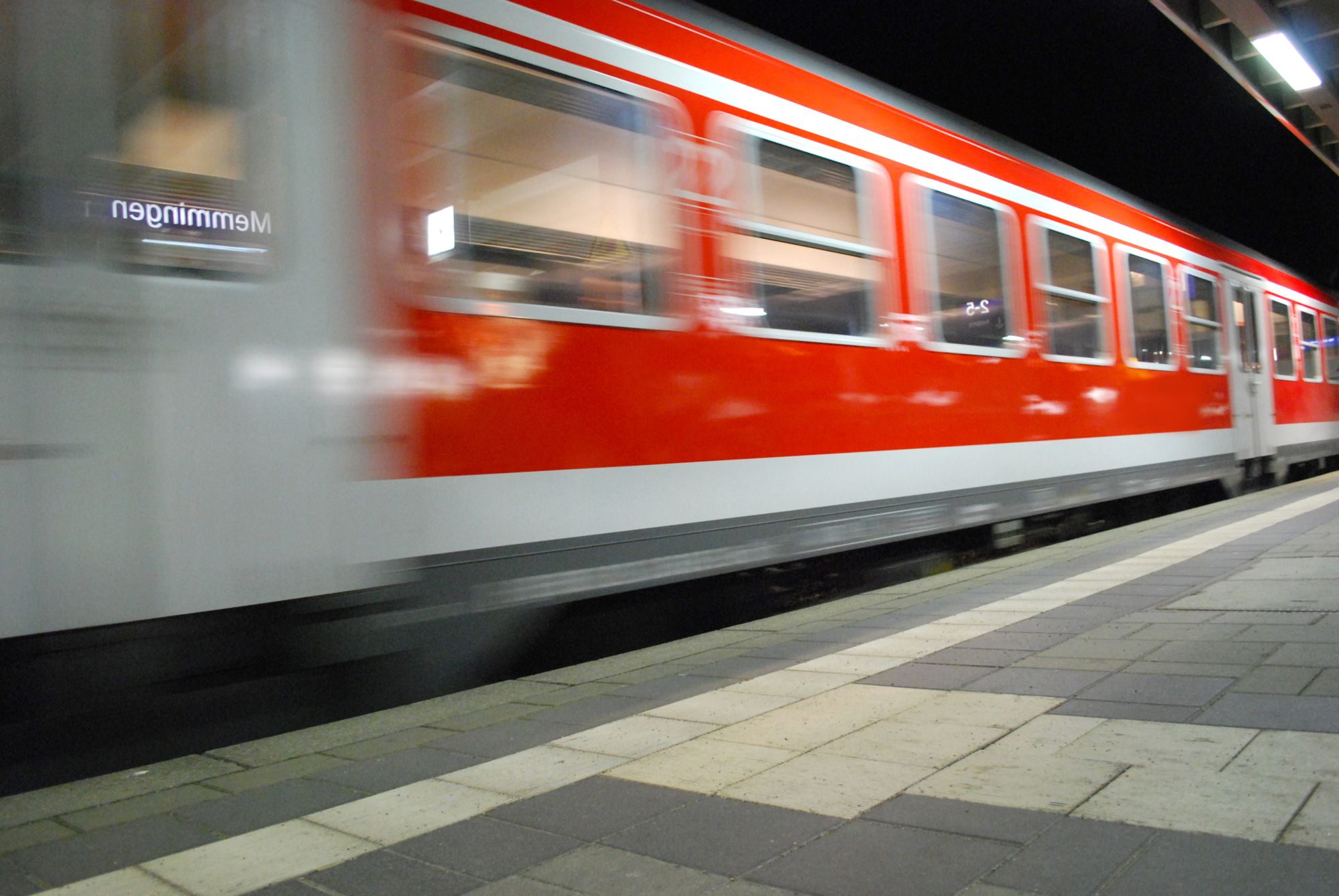 NRW – Rentner (87) von Zug erfasst