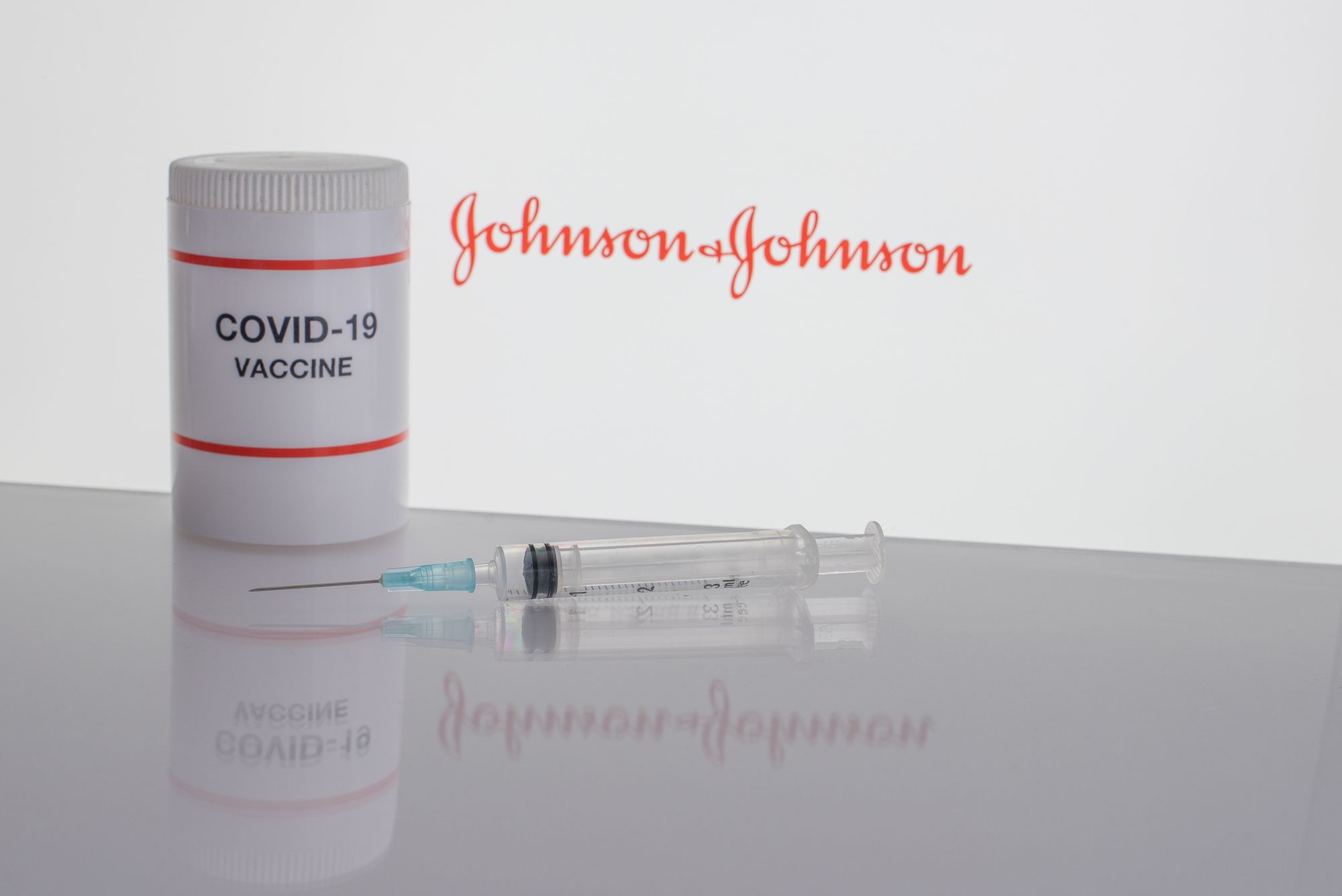 Nach Todesfall: Johnson & Johnson- Impfstopp