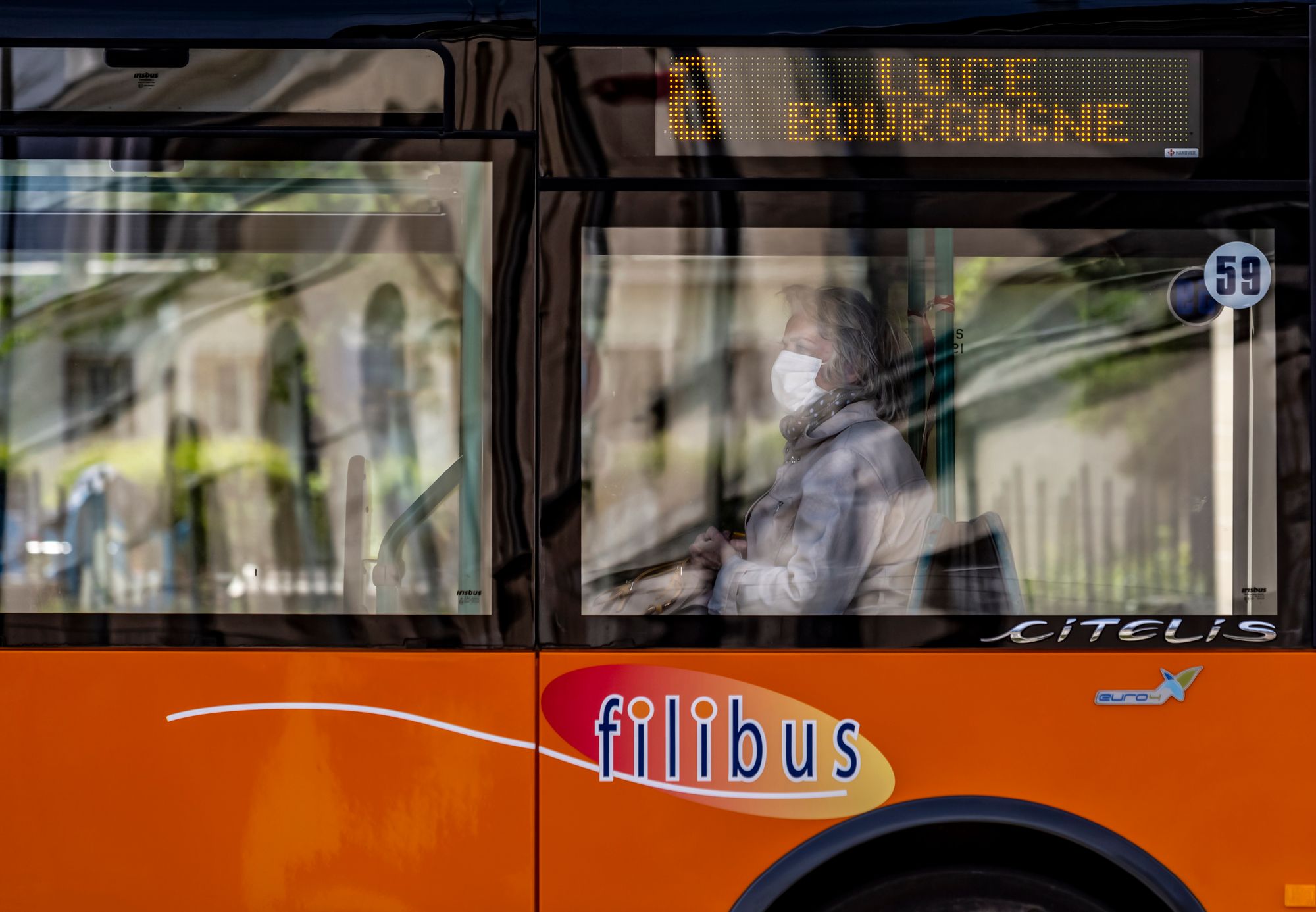Neue Corona-Maßnahme? Schweigepflicht in Bussen und Bahnen