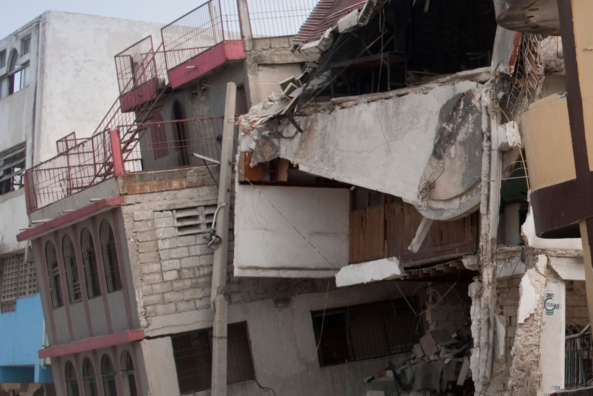 Neun Tote nach Einsturz eines Wohnblocks