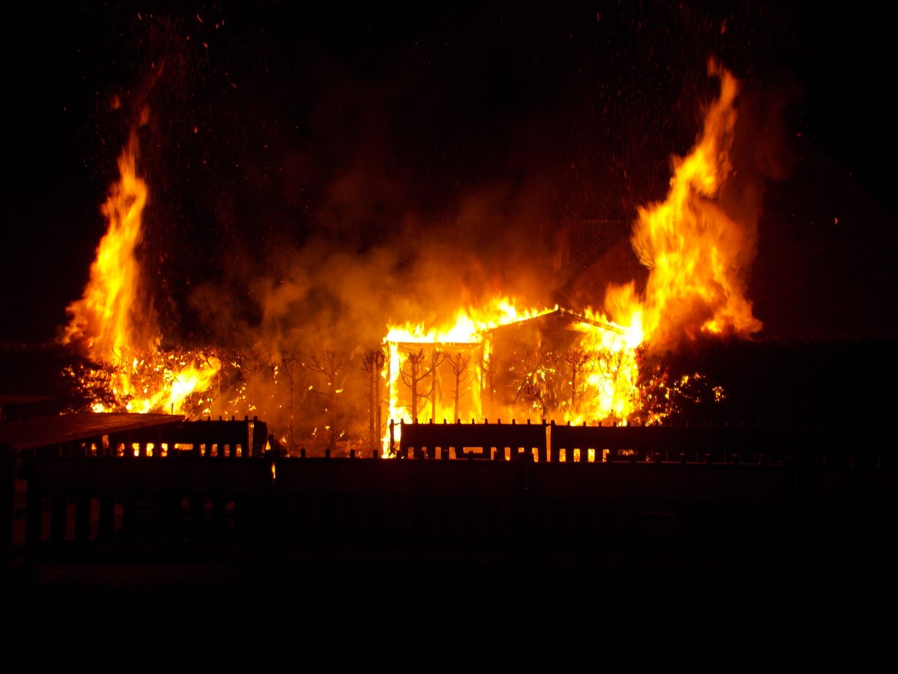 Nordrhein-Westfalen: Brandserie – Verdächtiger festgenommen