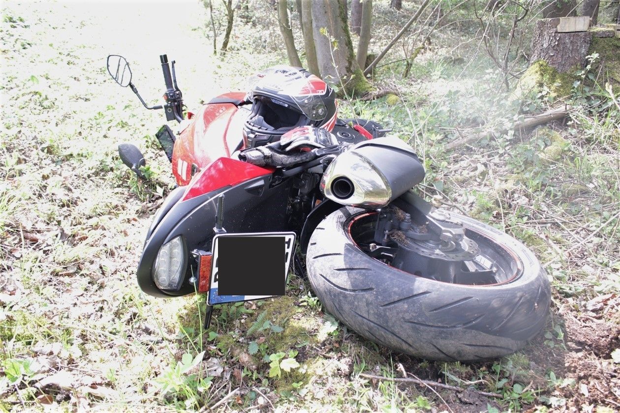 Nordrhein-Westfalen: Geisterfahrerin kollidiert mit Motorrad