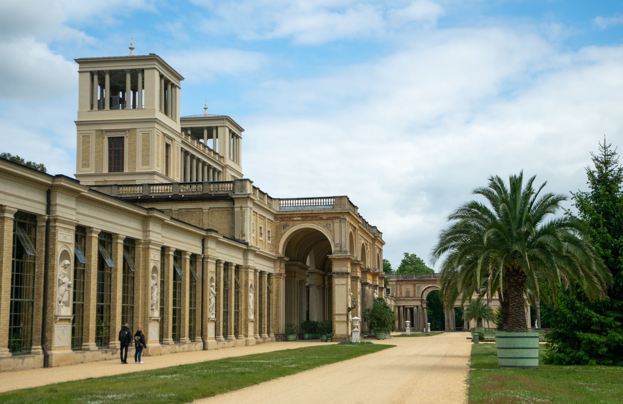 Potsdam: Nackter fällt von Schlossdach – tot