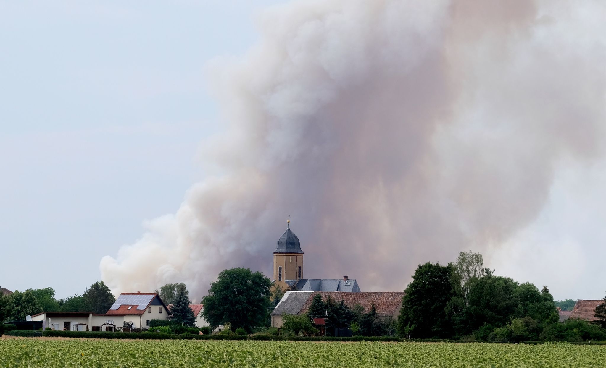 Waldbrand in Gohrischheide ausgebreitet – Hitze und Wind