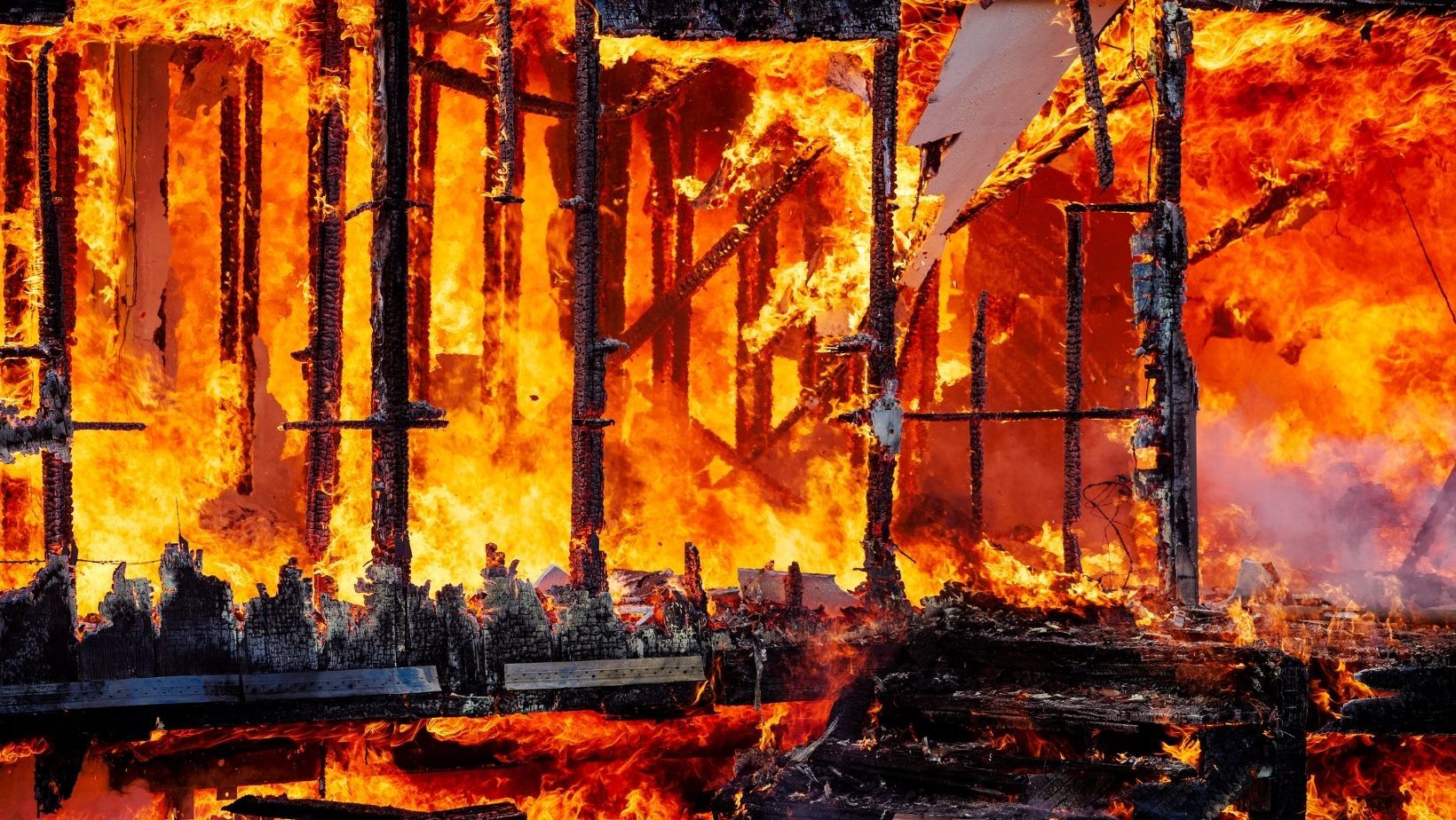 Riga:  Acht Tote bei Brand in illegalem Hostel