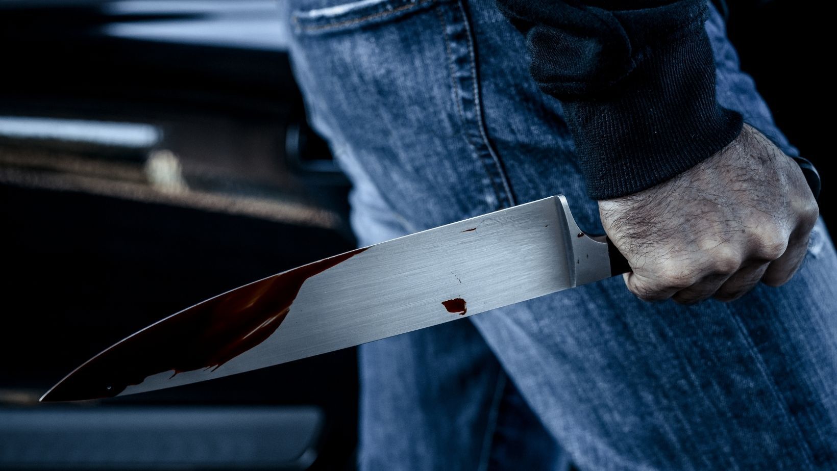 Saarbrücken: Mann (50) attackiert Mitbewohner (60) mit Hammer & Messer