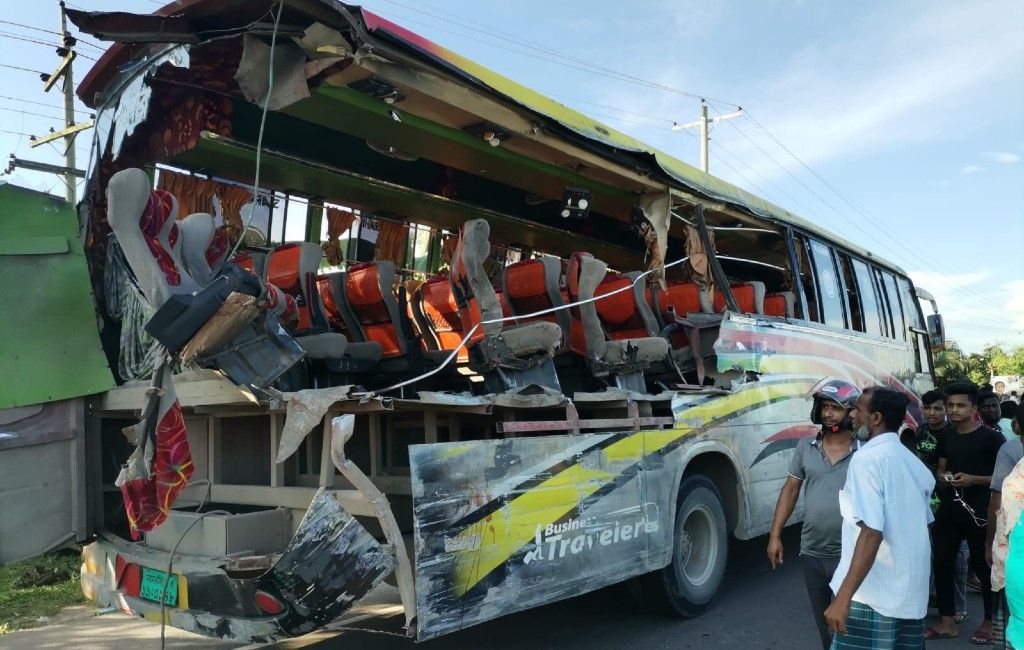 Sieben Tote bei Zusammenprall eines Lastwagens mit einem Bus