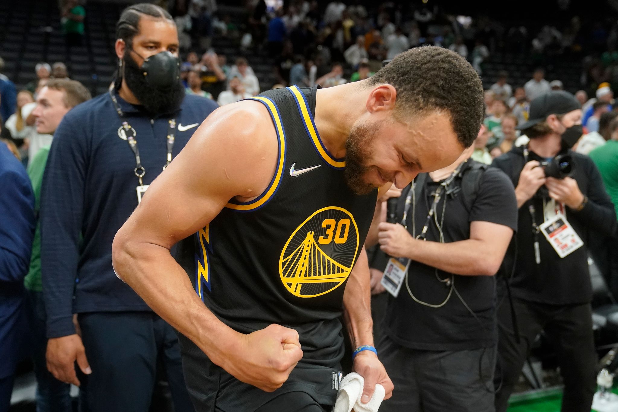 Sieben Dreier, 43 Punkte: Curry emotional bei Warriors-Sieg