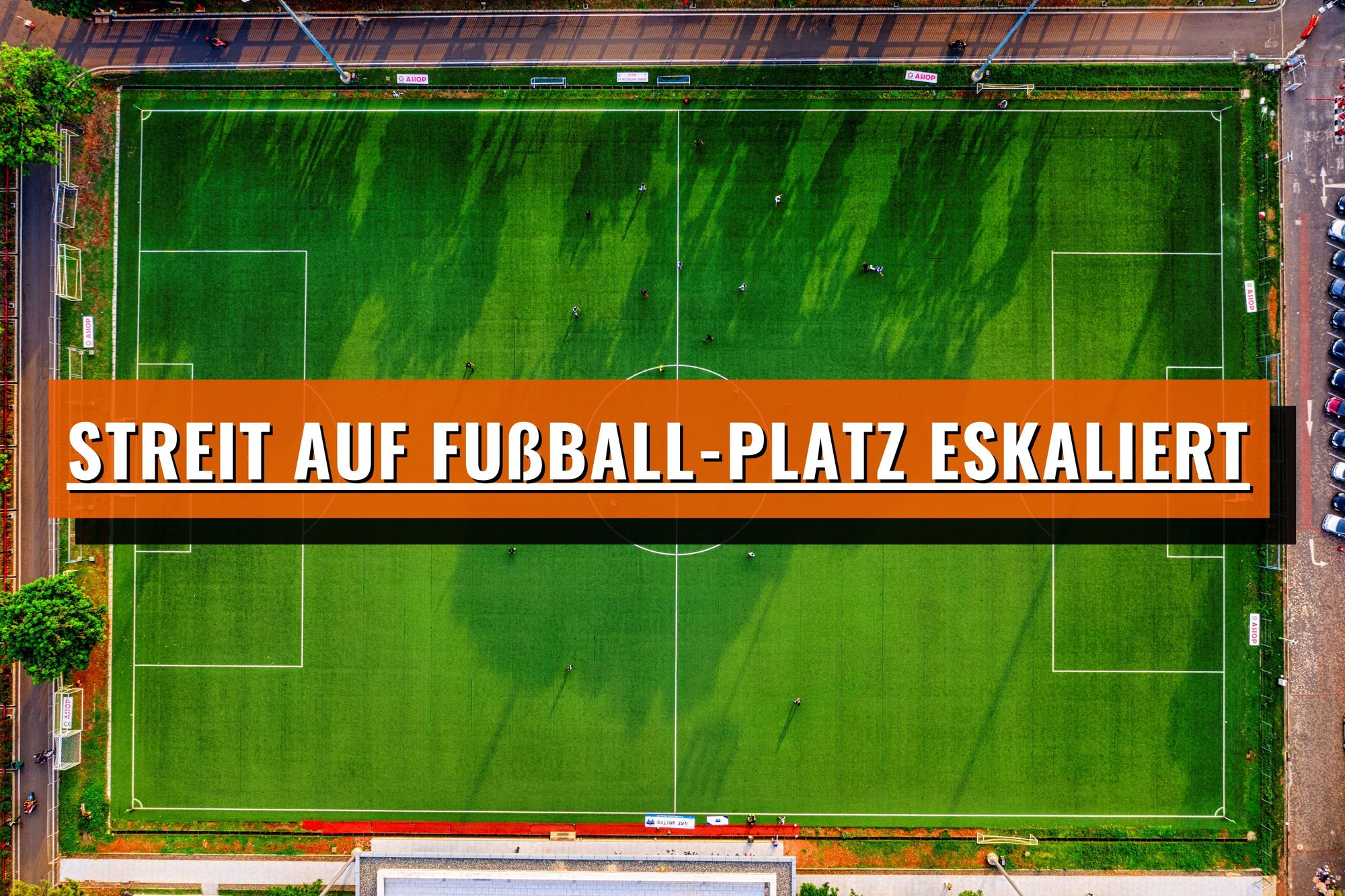Streit auf Fußballplatz eskaliert – zwei Erwachsene attackieren Jugendlichen