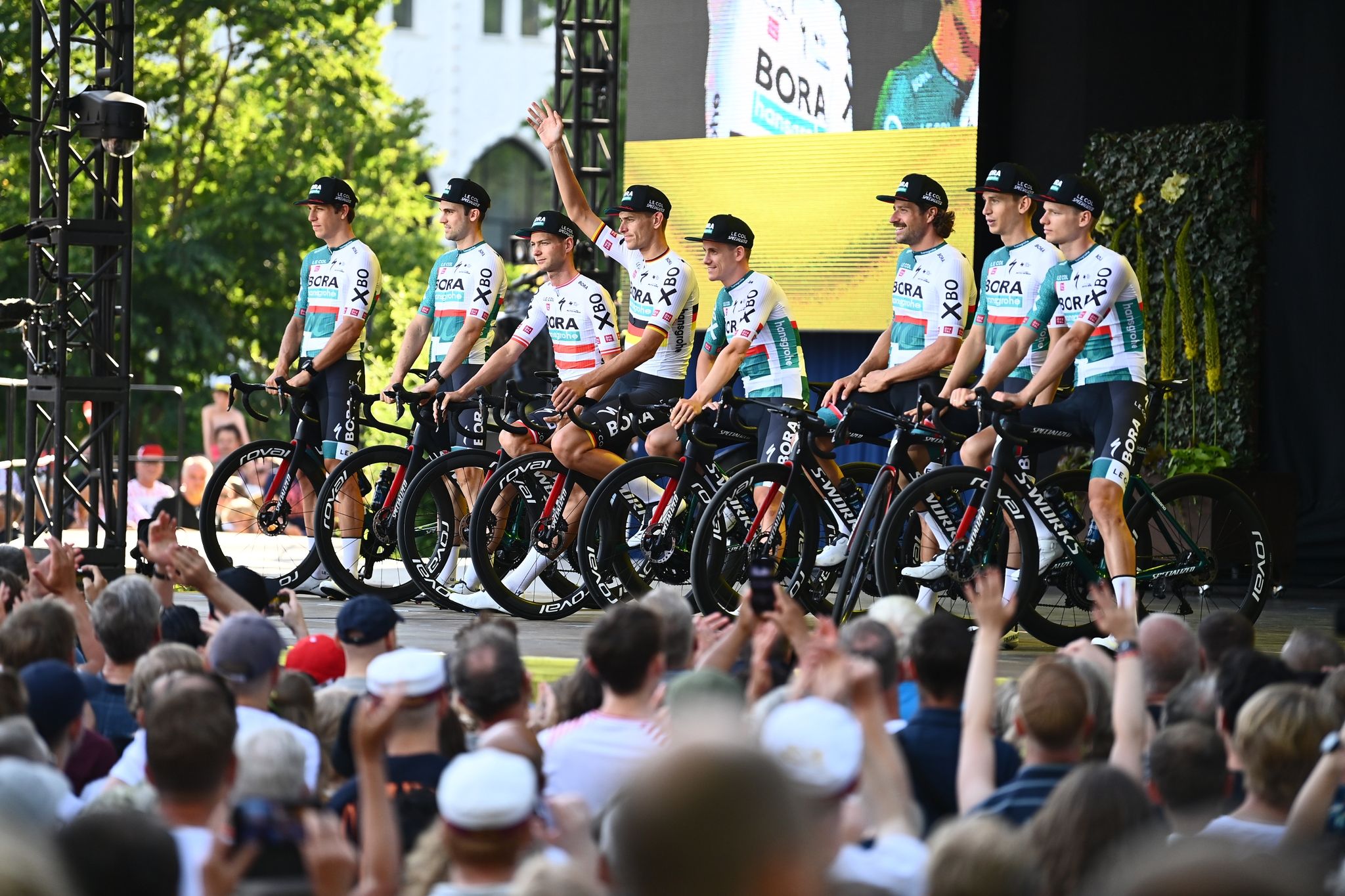 Mehr als 10.000 Fans bei Teampräsentation der Tour