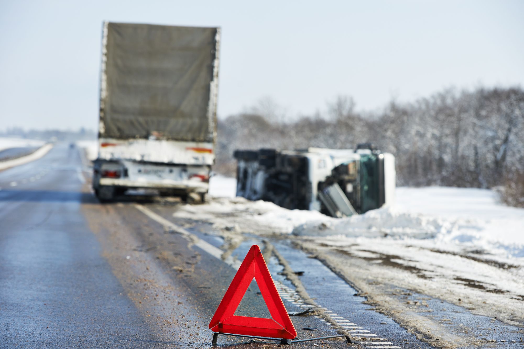 Unfall: Lkw rammt Bus auf Autobahn – mindestens 10 Tote