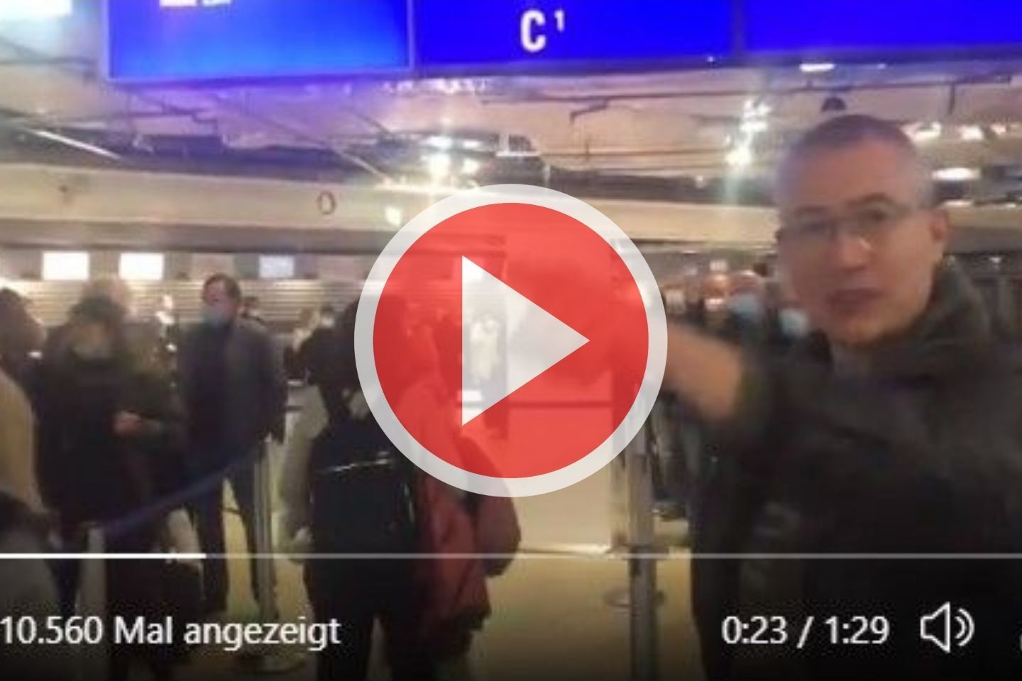 Video: AfD-Abgeordneter randaliert auf Flughafen