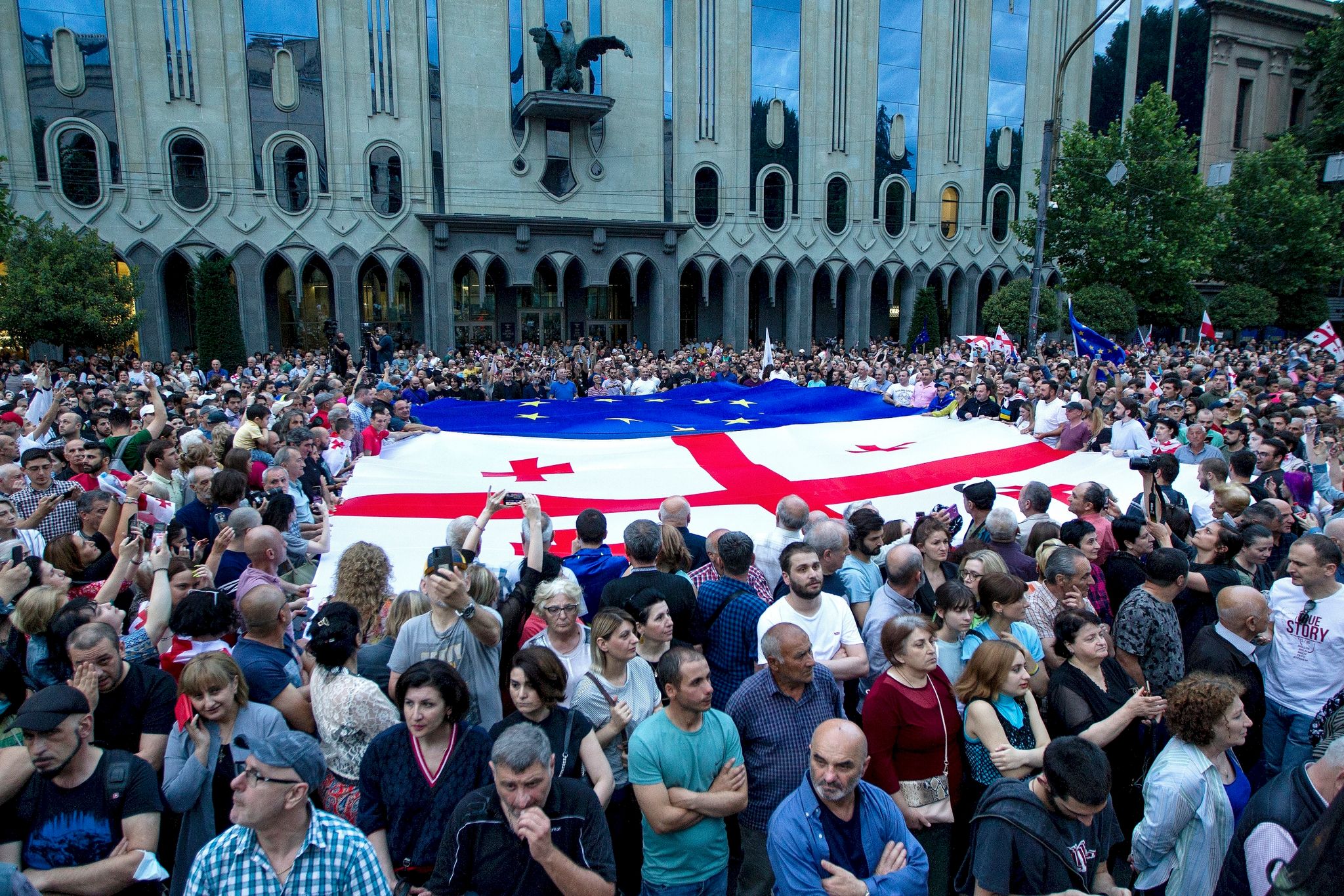 Zehntausende Menschen in Georgien fordern EU-Beitritt