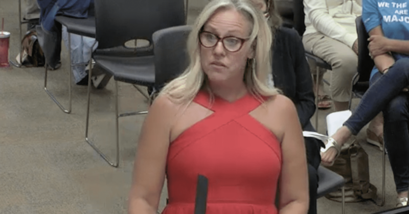 Wegen Analsex: Mutter von Schülerin eskaliert auf Elternabend