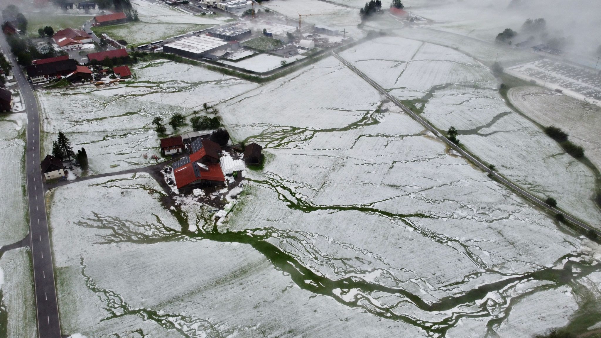 Unwetter-Pfingsten im Süden: Hagel färbt Allgäu weiß