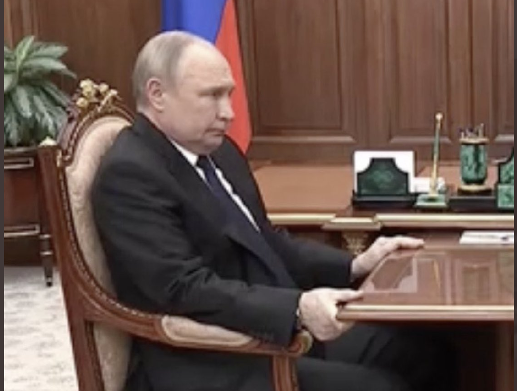 Wladimir Putin schwer krank? Experten sehen neues Foto und fällen heftiges Urteil!
