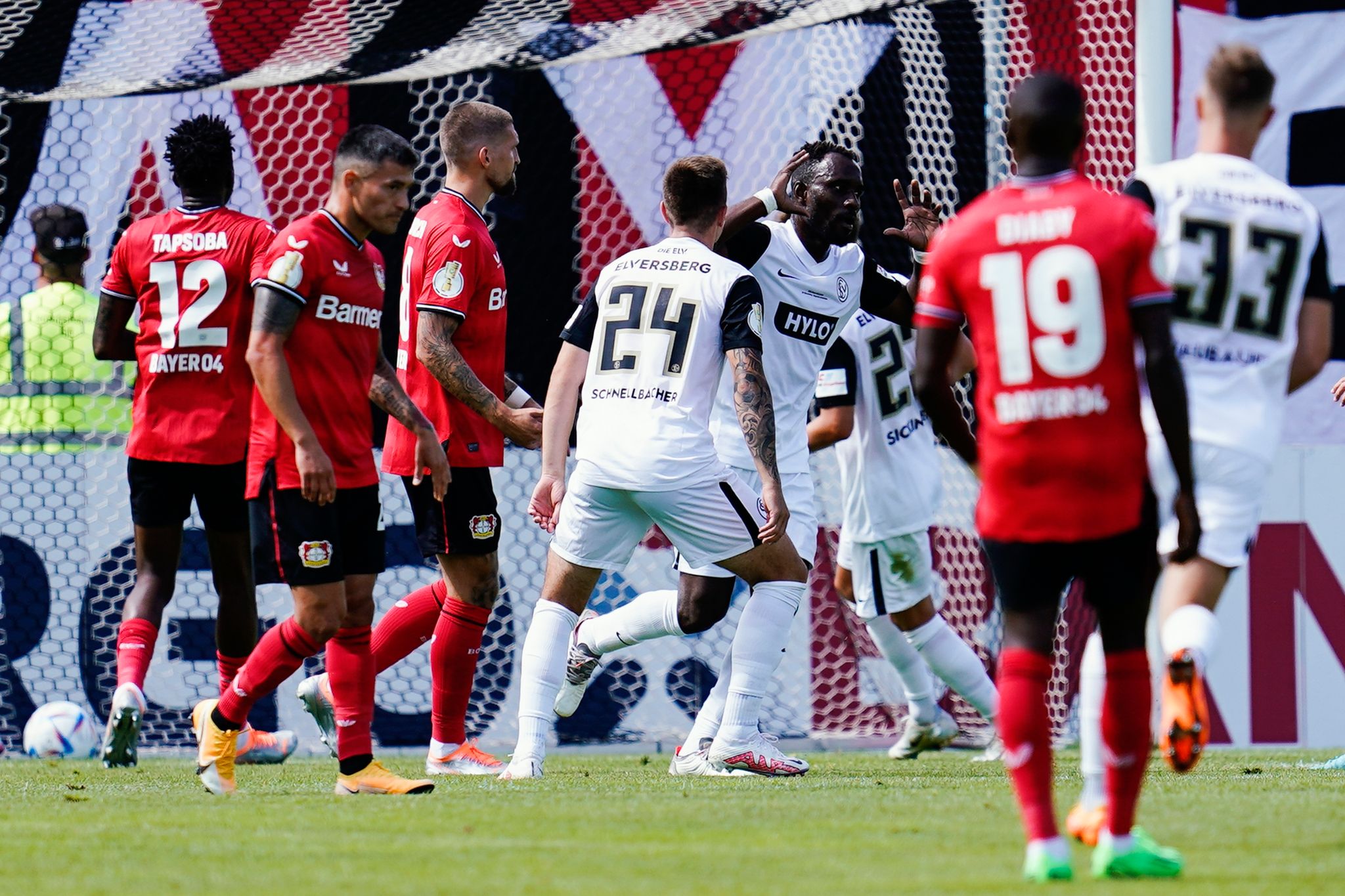 Nach Leverkusens Aus: Wutrede und Ratlosigkeit