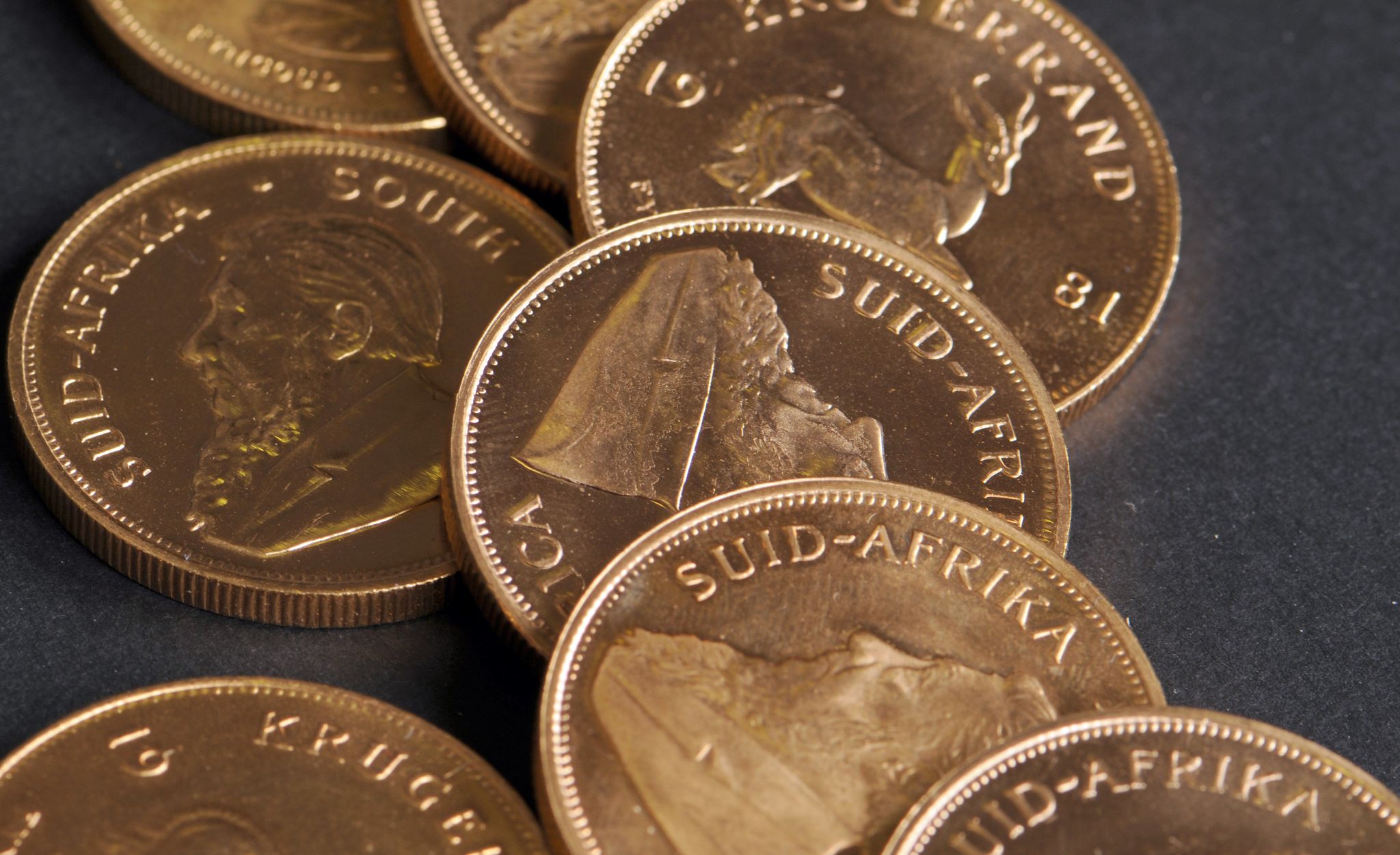 Razzia: Ermittler stellen Luxusautos und Gold sicher