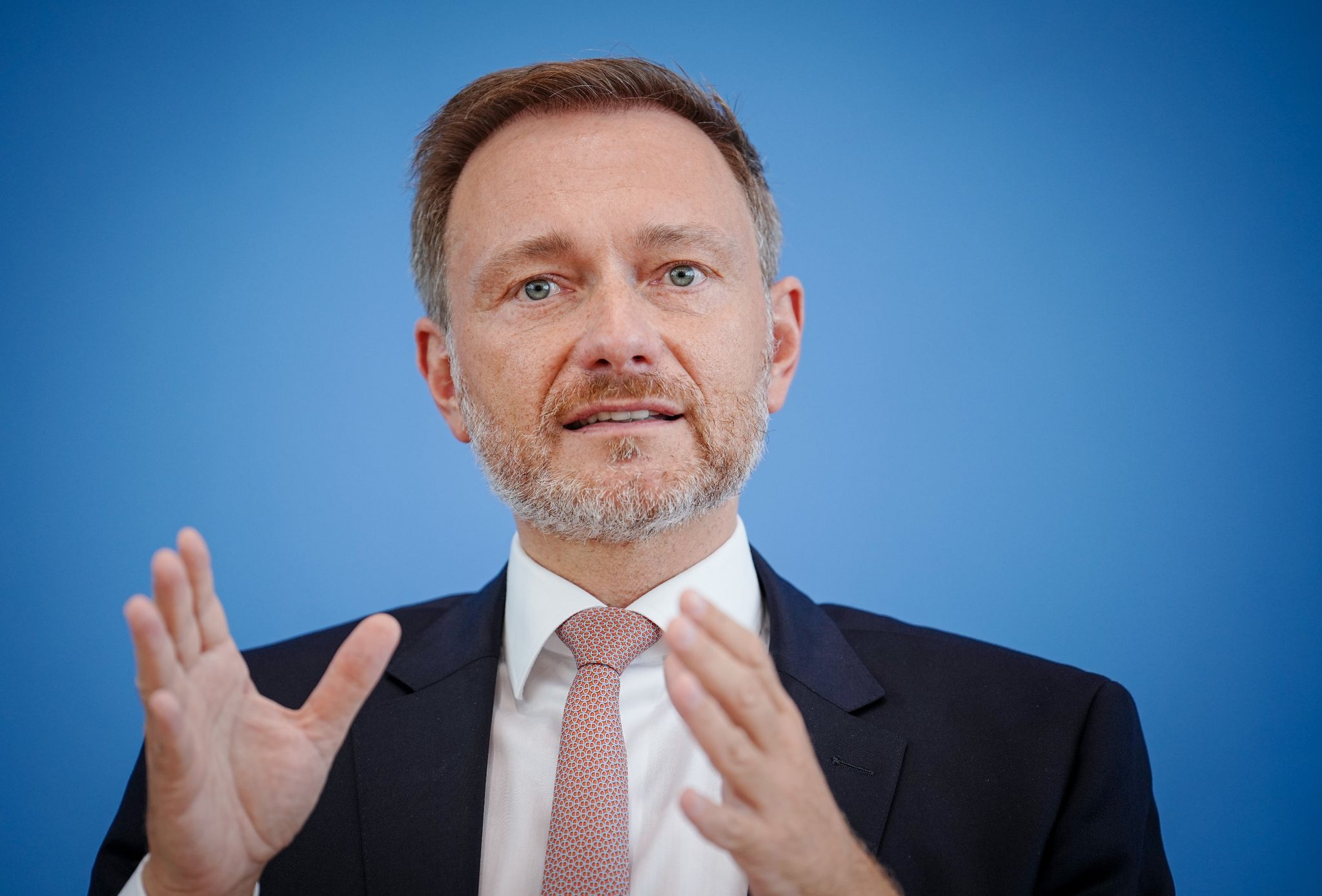 Finanzminister Lindner für höhere Pendlerpauschale