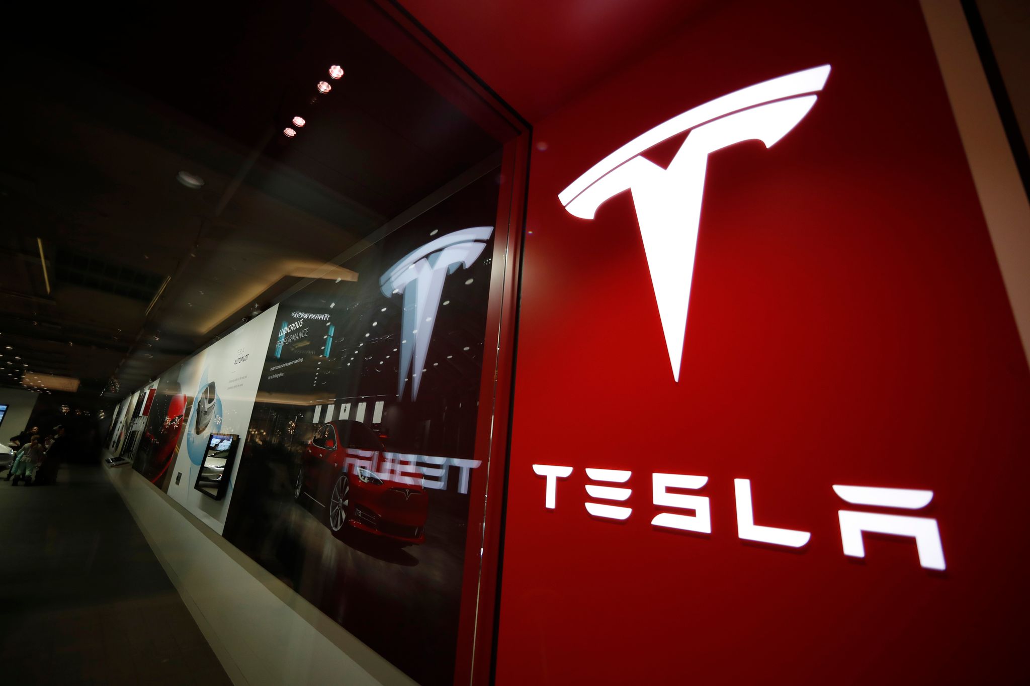 Tesla hofft auf Rekord-Halbjahr nach Corona-Dämpfer in China