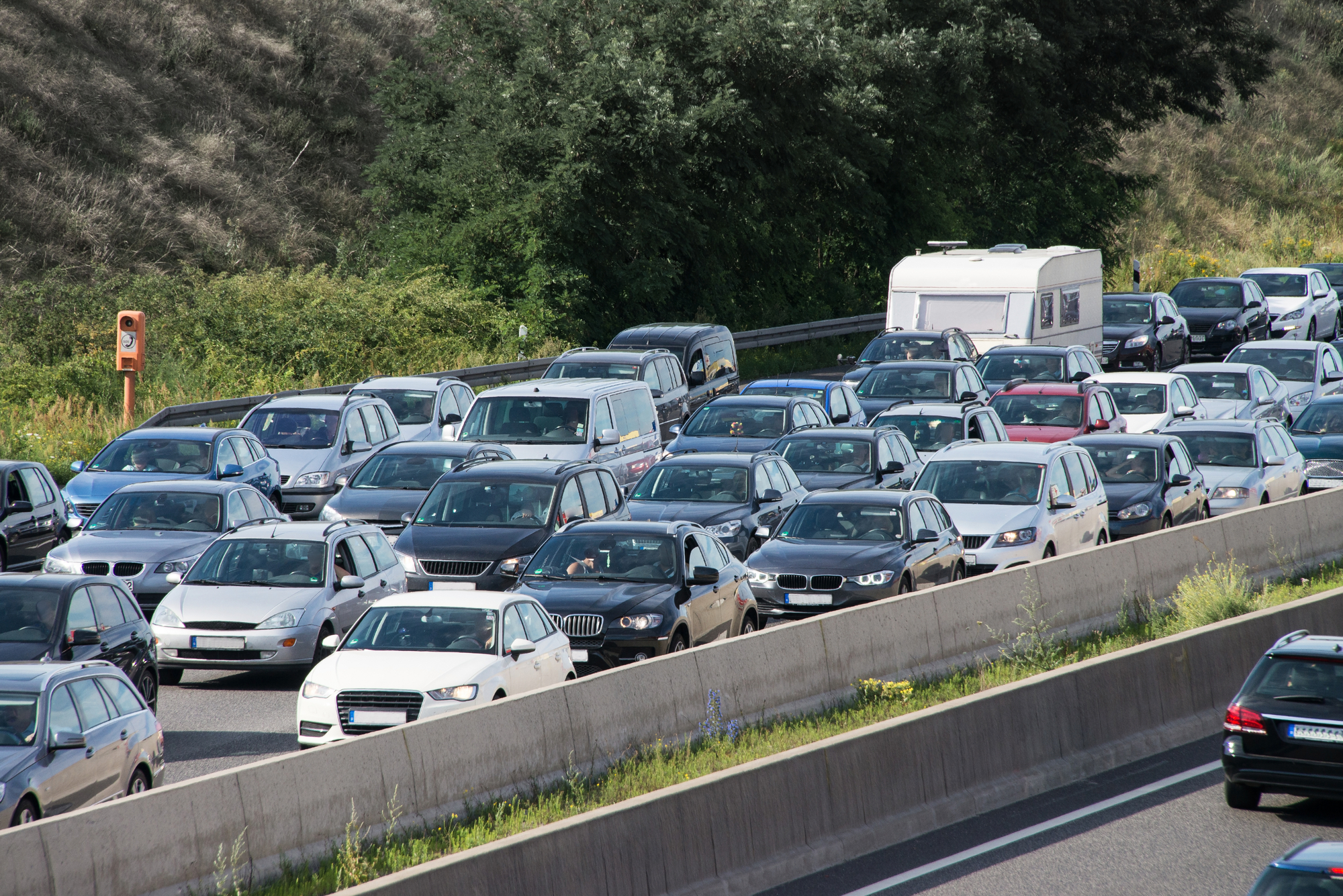 Massencrash auf A8 – Kilometerlanger Stau zur Urlaubszeit