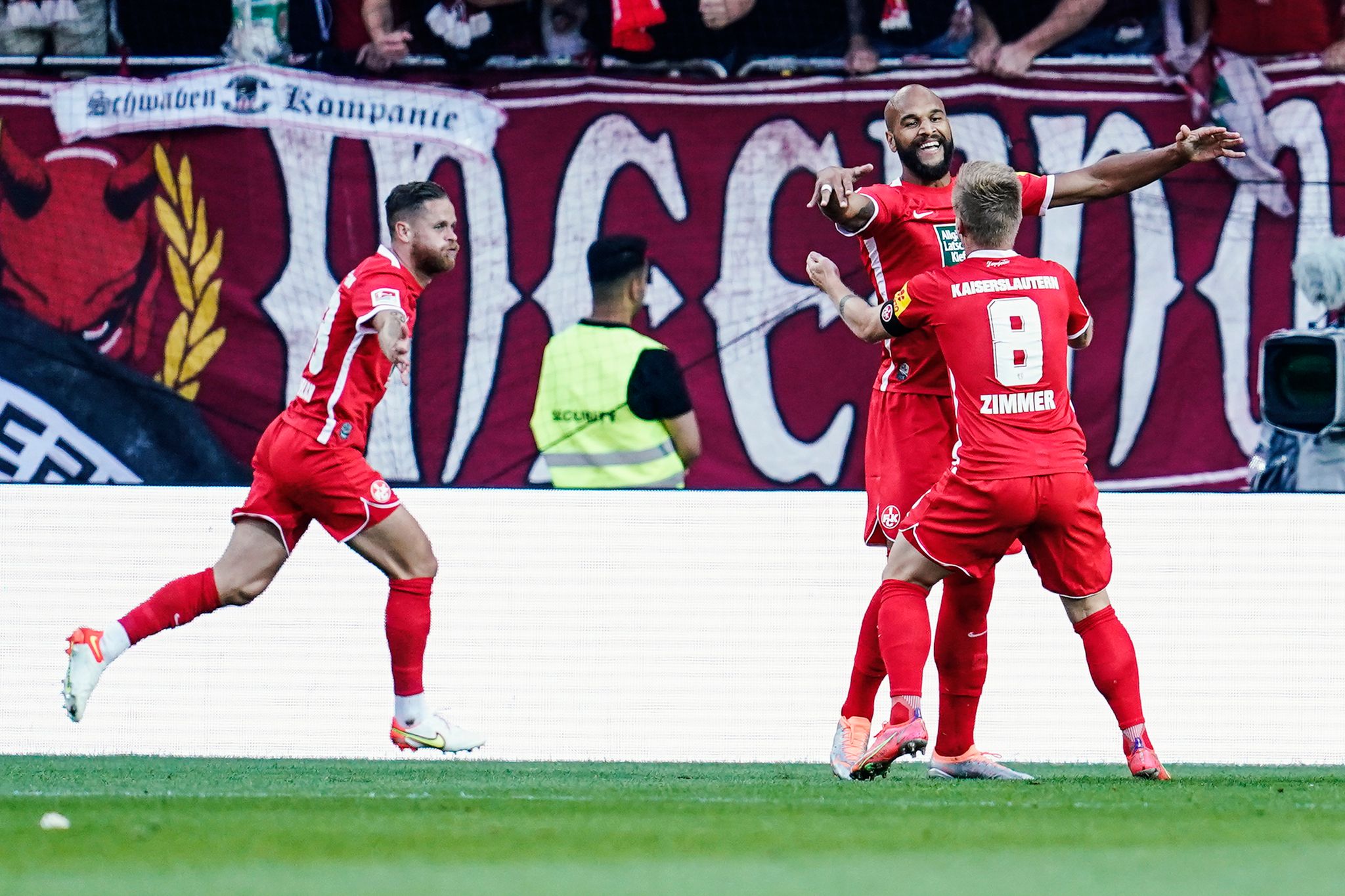 Traumhaftes Comeback: Kaiserslautern schlägt Hannover