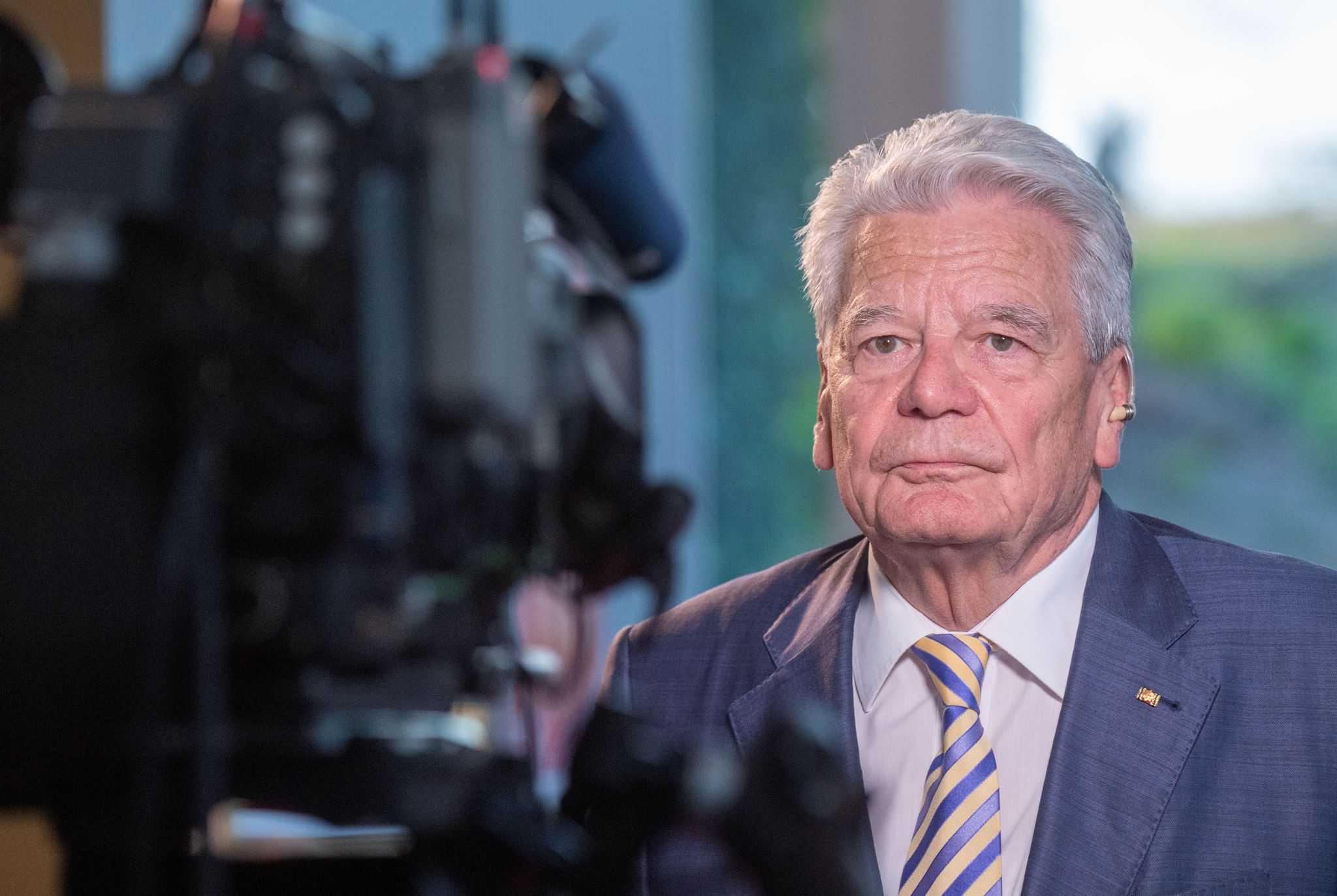 Gauck: Würde selbst zur Waffe greifen