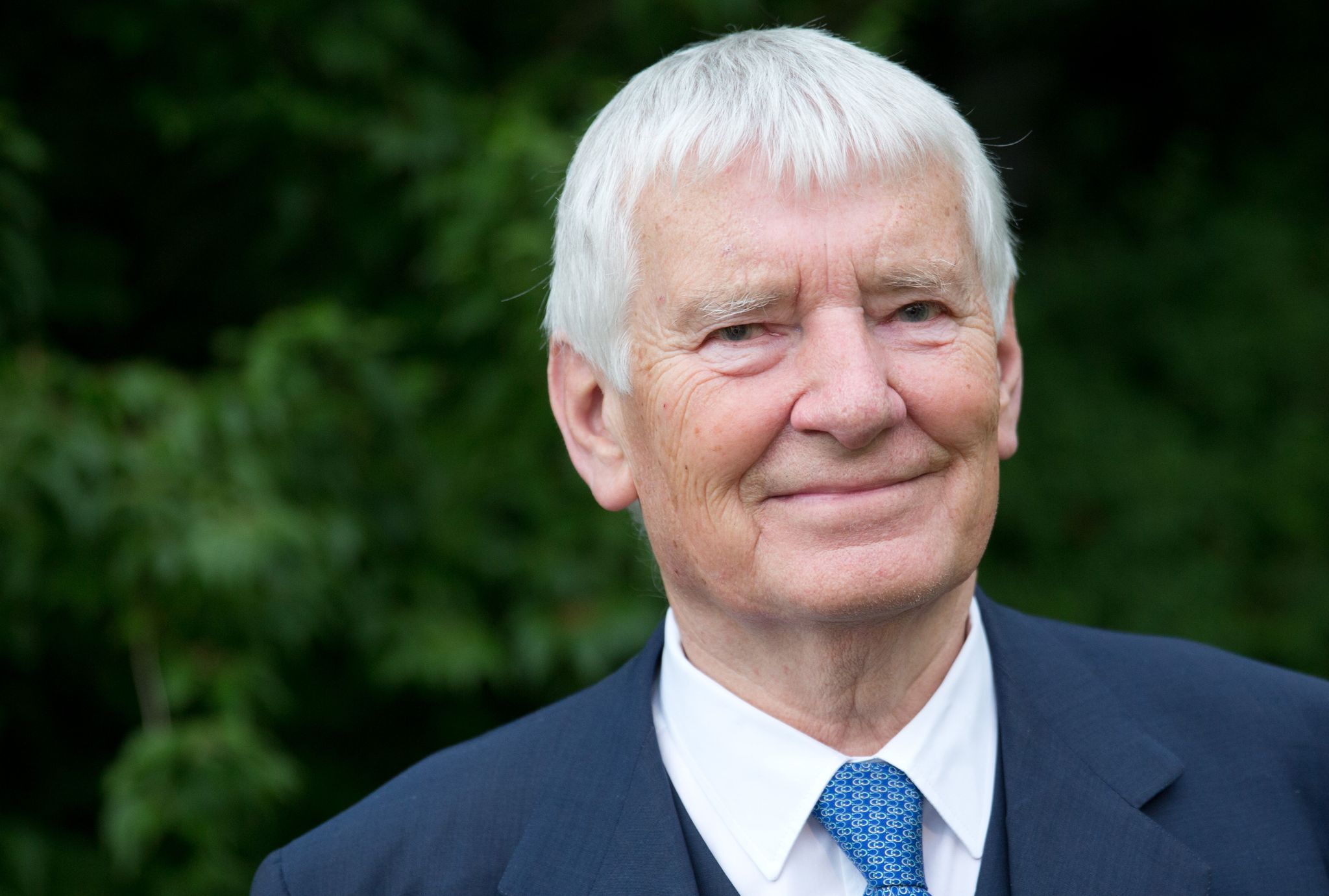 Schily wirft Teilen des Landes Kriegsverherrlichung vor