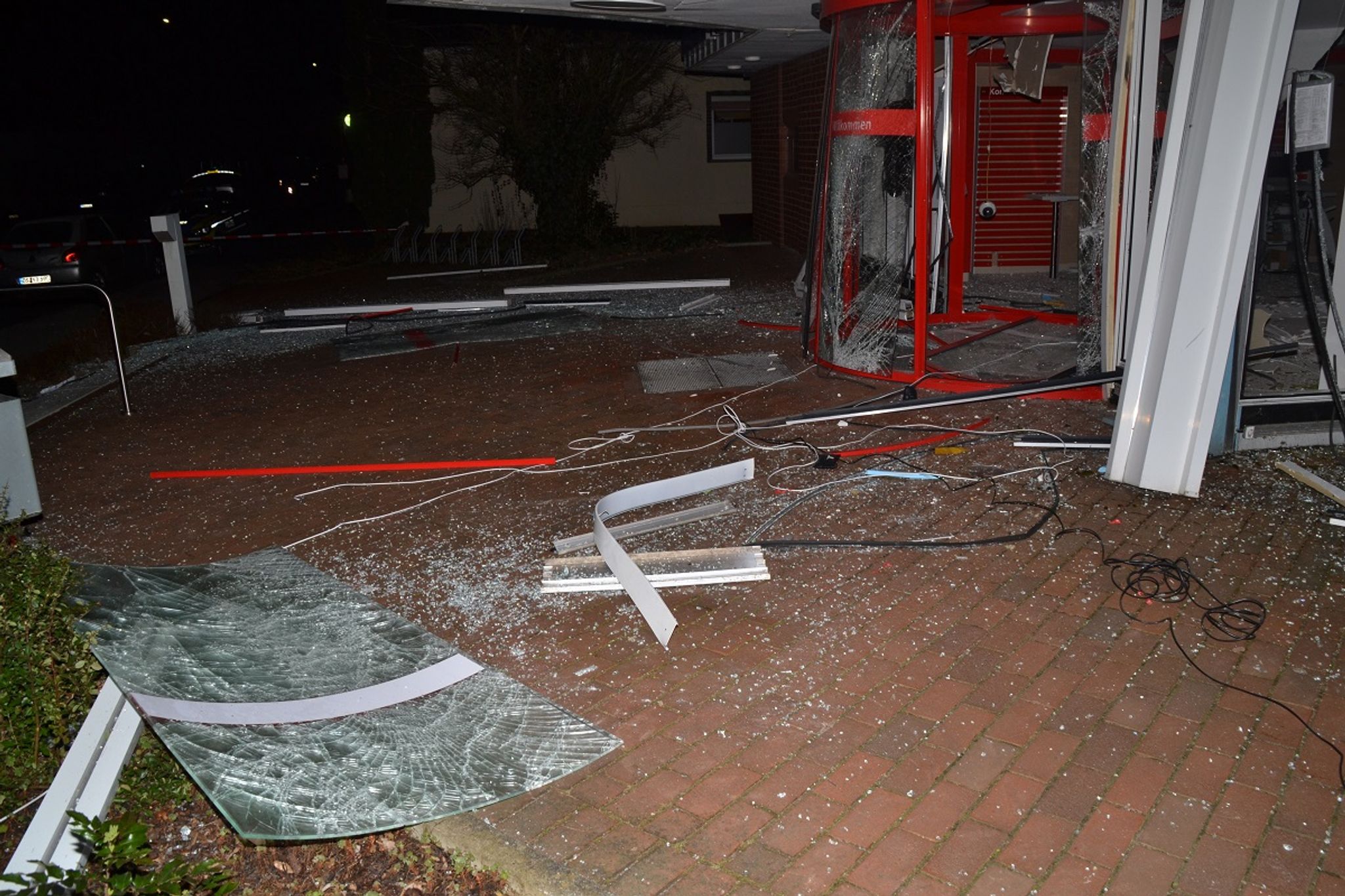 Fahnder suchen nach mutmaßlichem Geldautomaten-Sprenger
