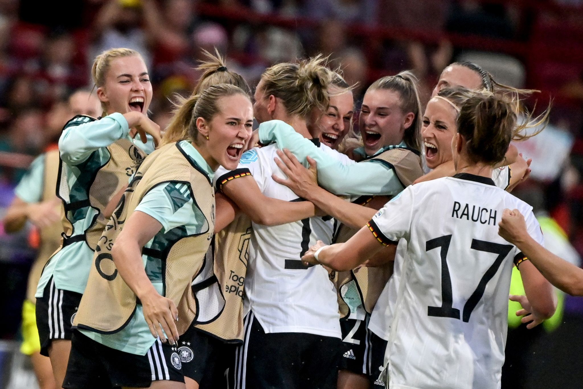 Sieg gegen Spanien: DFB-Frauen im EM-Viertelfinale