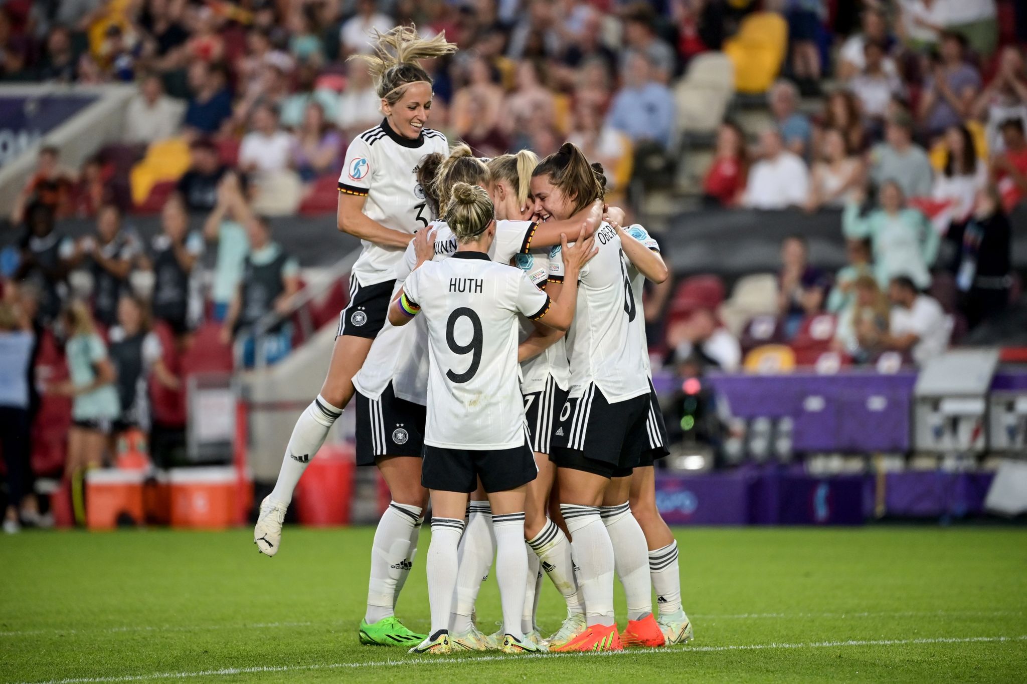 Erfolgreicher EM-Start: DFB-Frauen glänzen gegen Dänemark